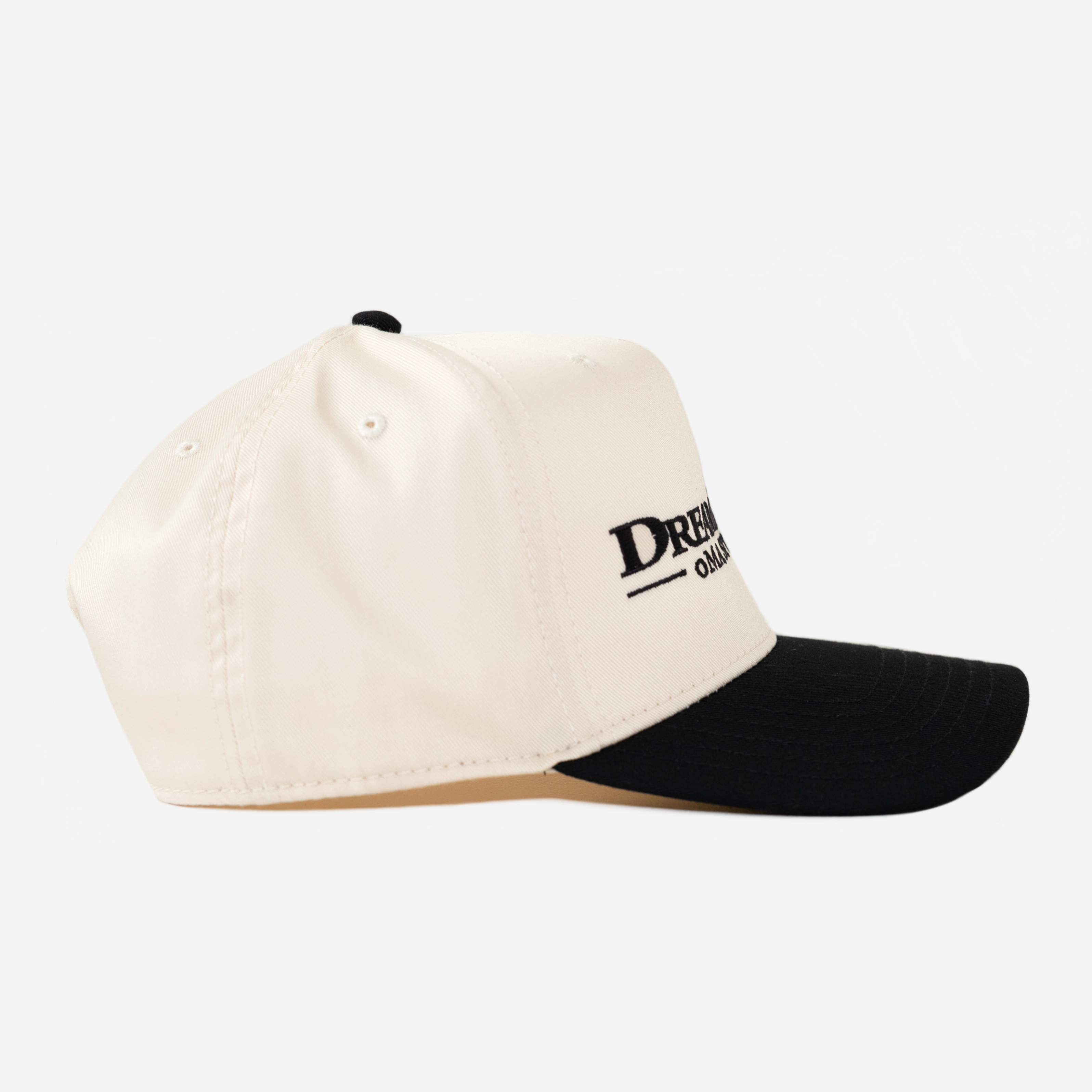 DREAMSWORK CURVED BRIM HAT (CRM/BLK)