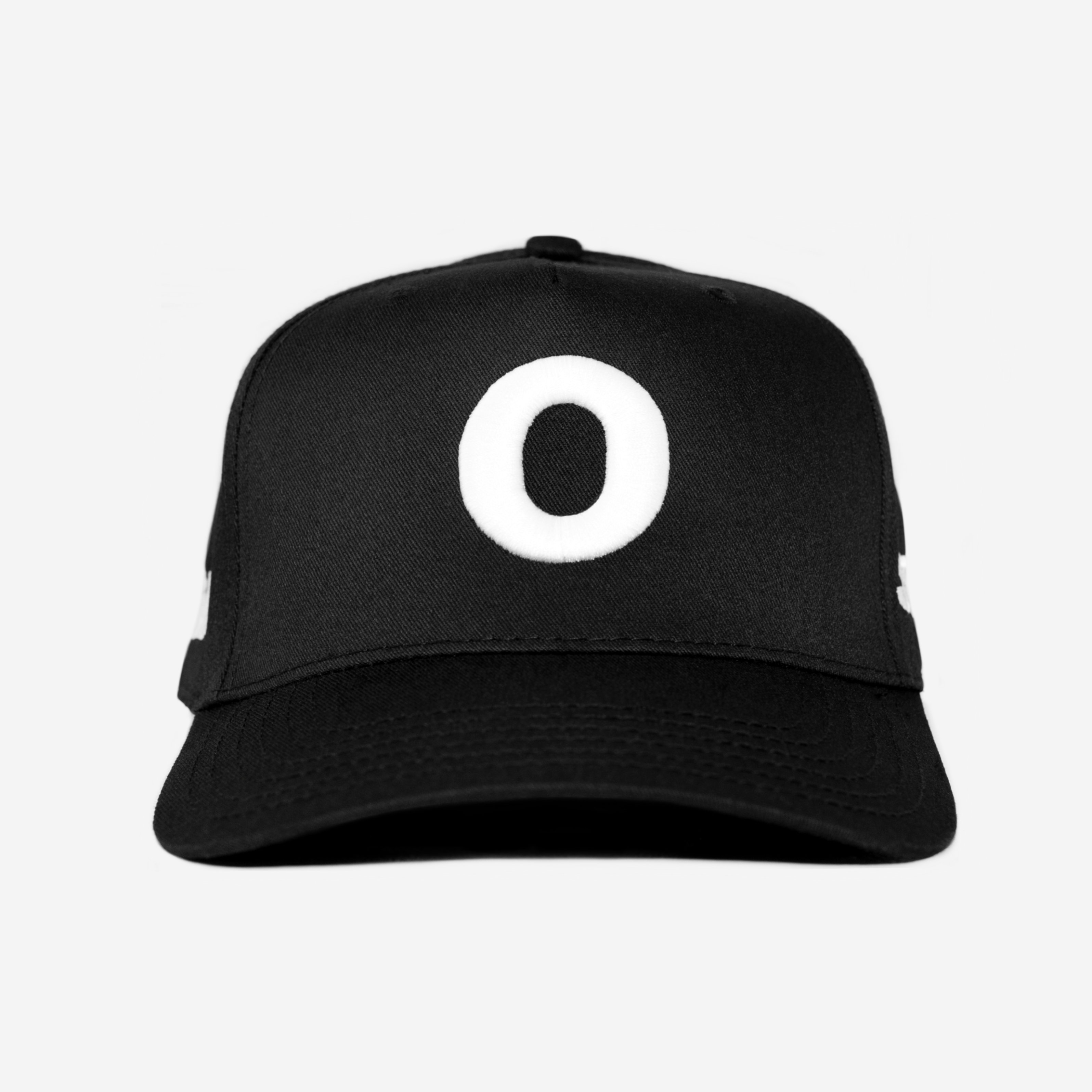 "o" CURVED BRIM HAT (BLACK)