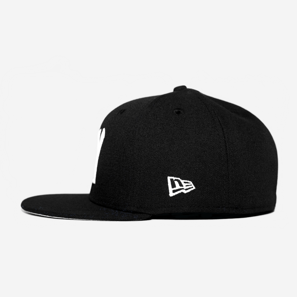 NY "I DON'T WATCH BASEBALL" FITTED HAT (BLK/WHT)
