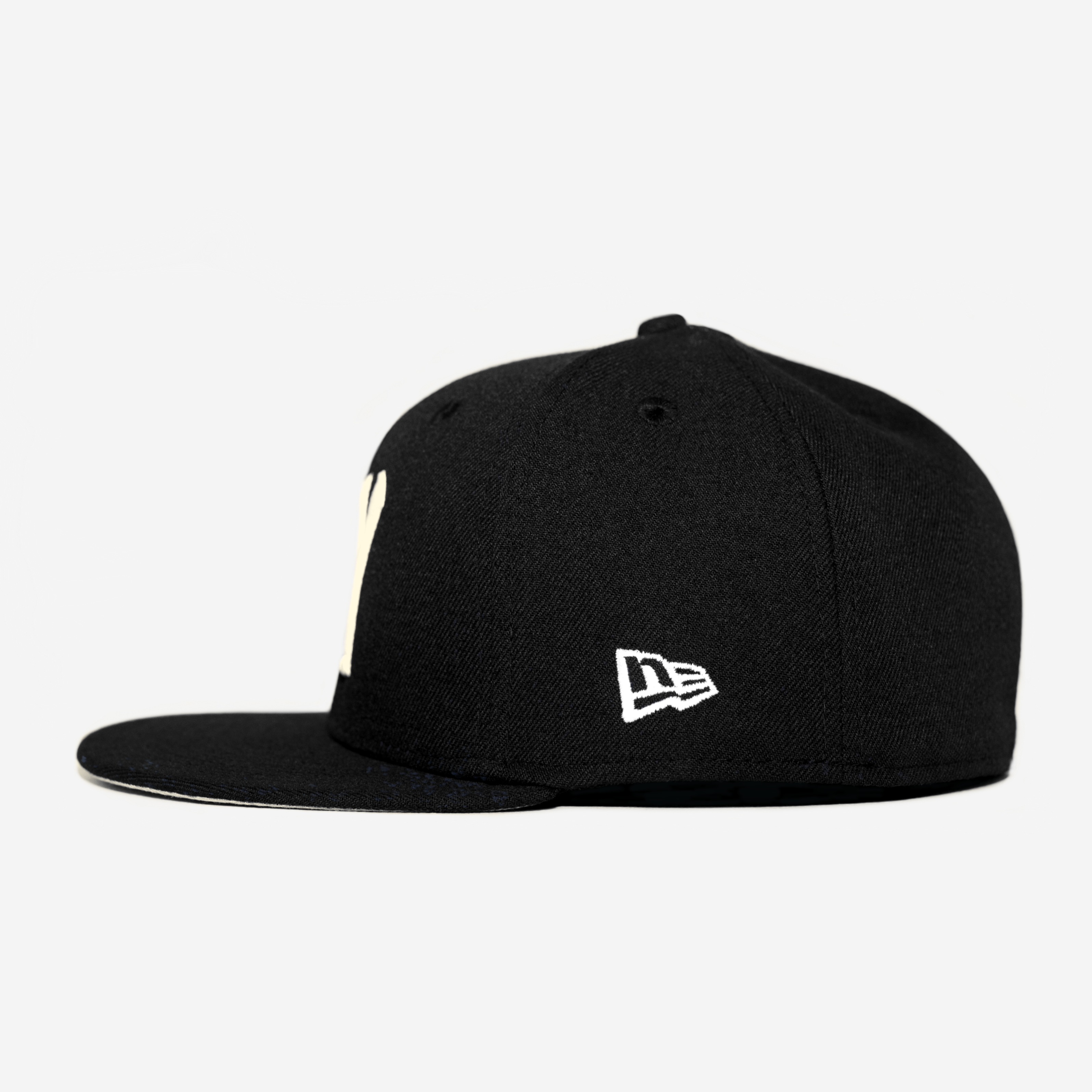 NY "I DON'T WATCH BASEBALL" FITTED HAT (BLK/CRM)