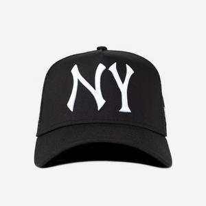 NY NEW ERA TRUCKER HAT (BLK/WHT)