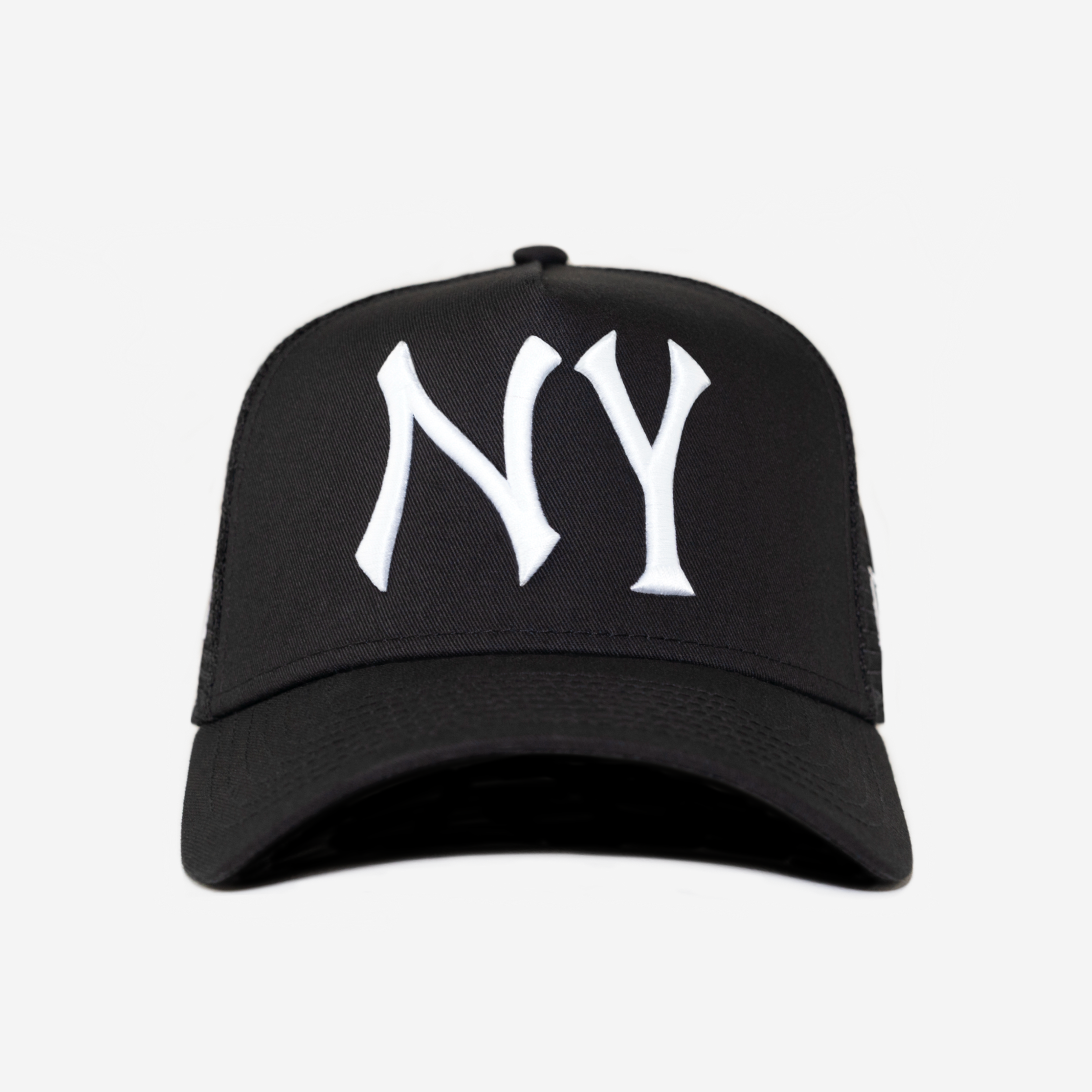 NY NEW ERA TRUCKER HAT (BLK/WHT)