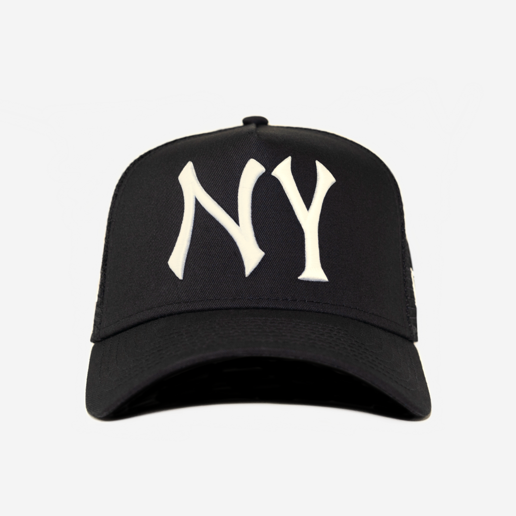 NY NEW ERA TRUCKER HAT (CREAM)
