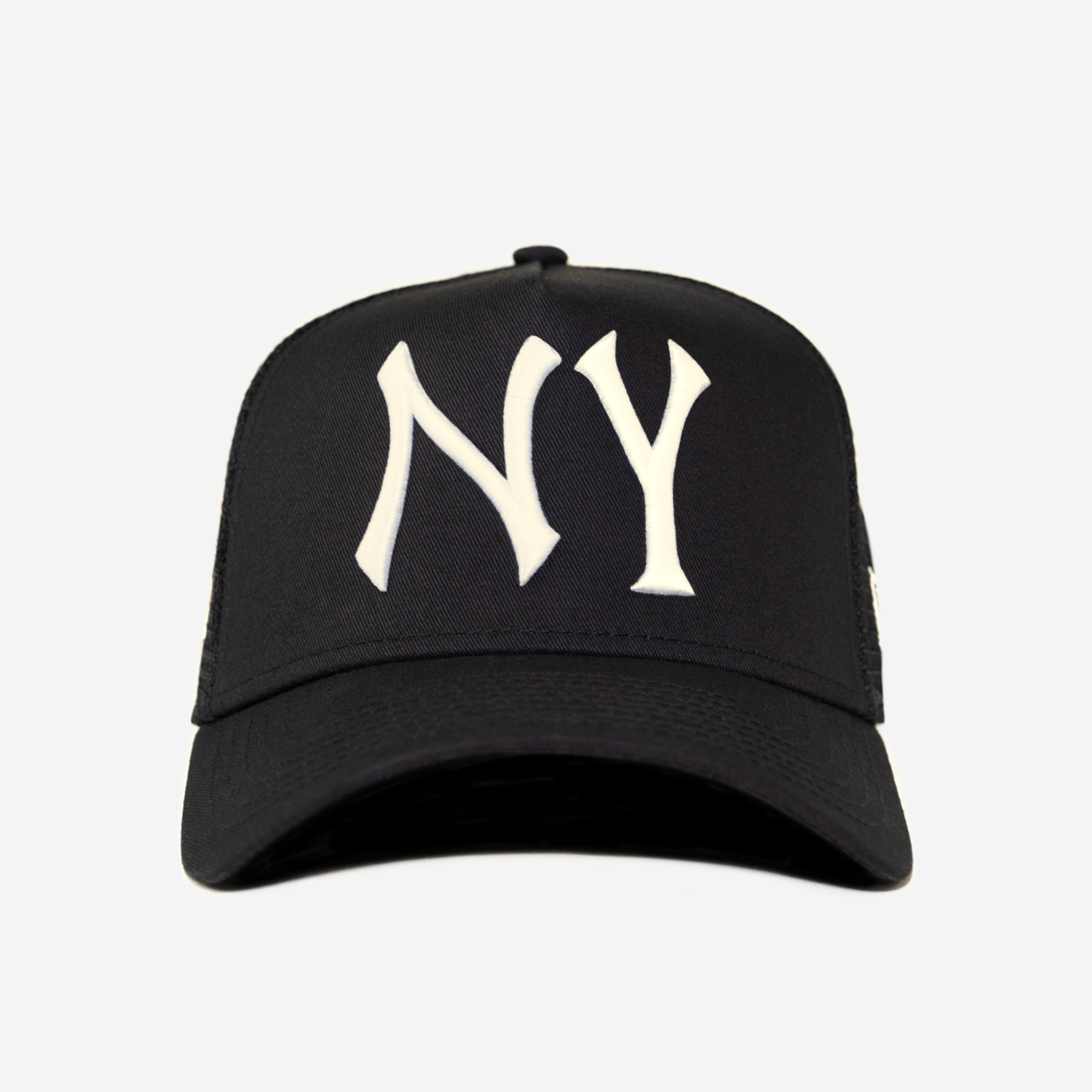 NY NEW ERA TRUCKER HAT (CREAM)