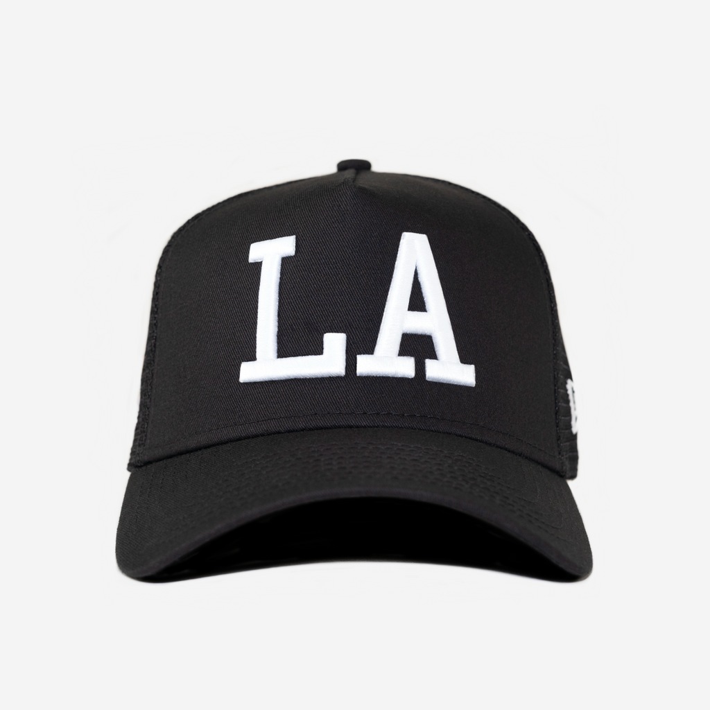 LA NEW ERA TRUCKER HAT (BLK/WHT)