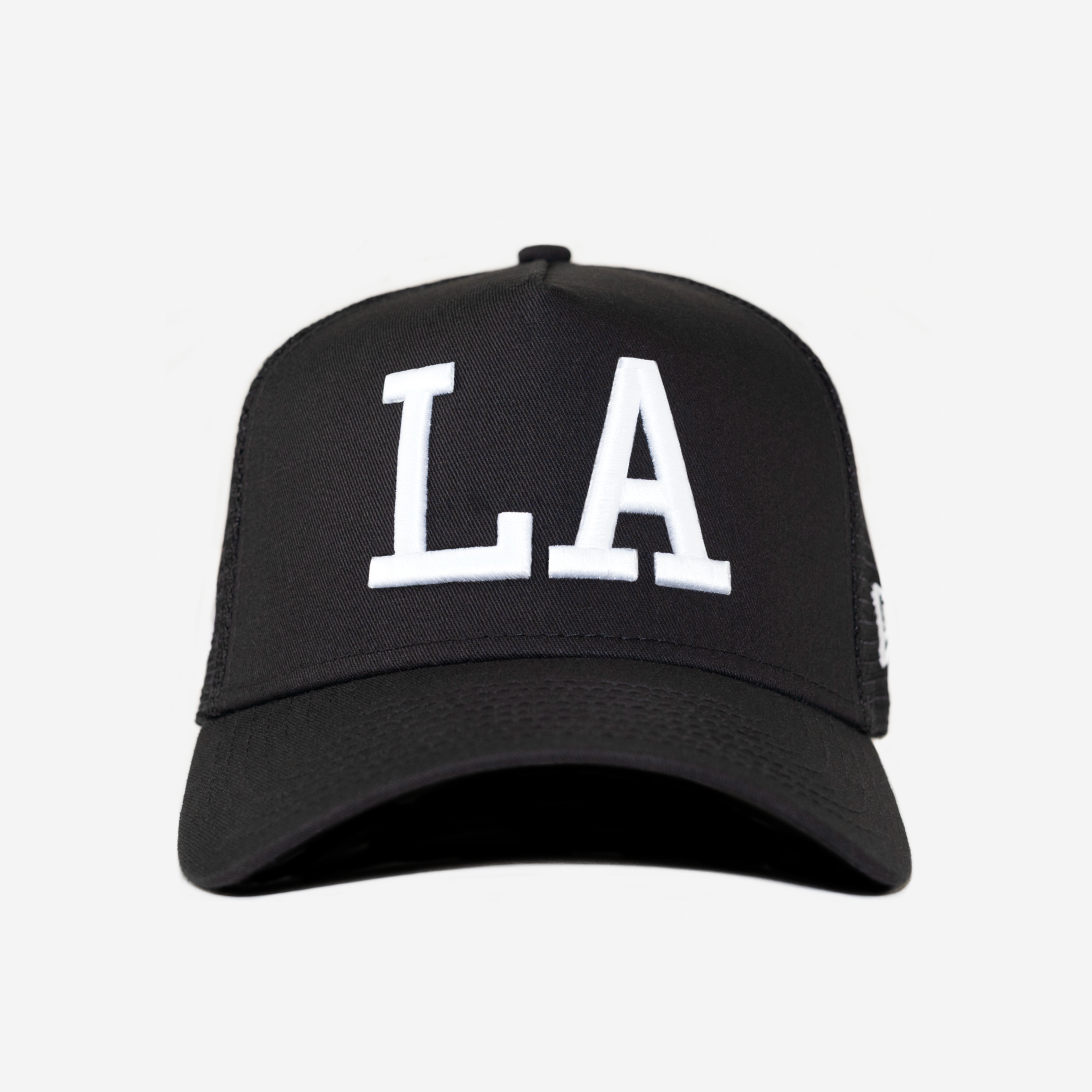 LA NEW ERA TRUCKER HAT (BLK/WHT)