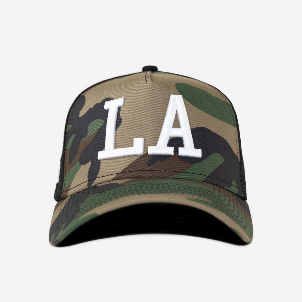 LA NEW ERA  TRUCKER HAT (CAMO)