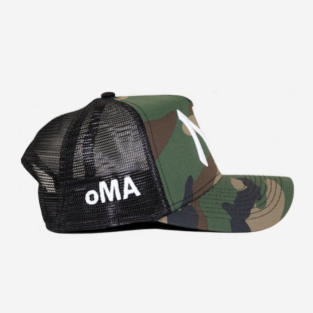 NY NEW ERA TRUCKER HAT (CAMO)