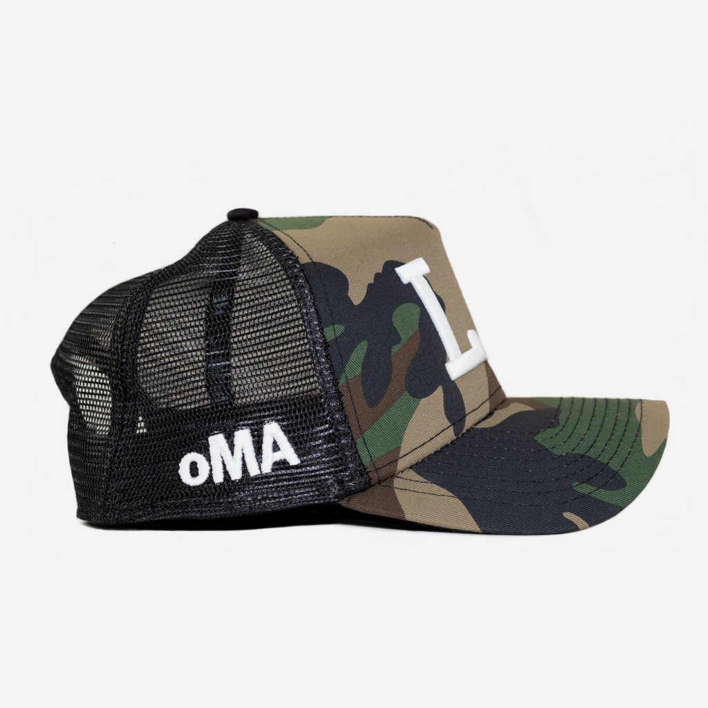 LA NEW ERA  TRUCKER HAT (CAMO)