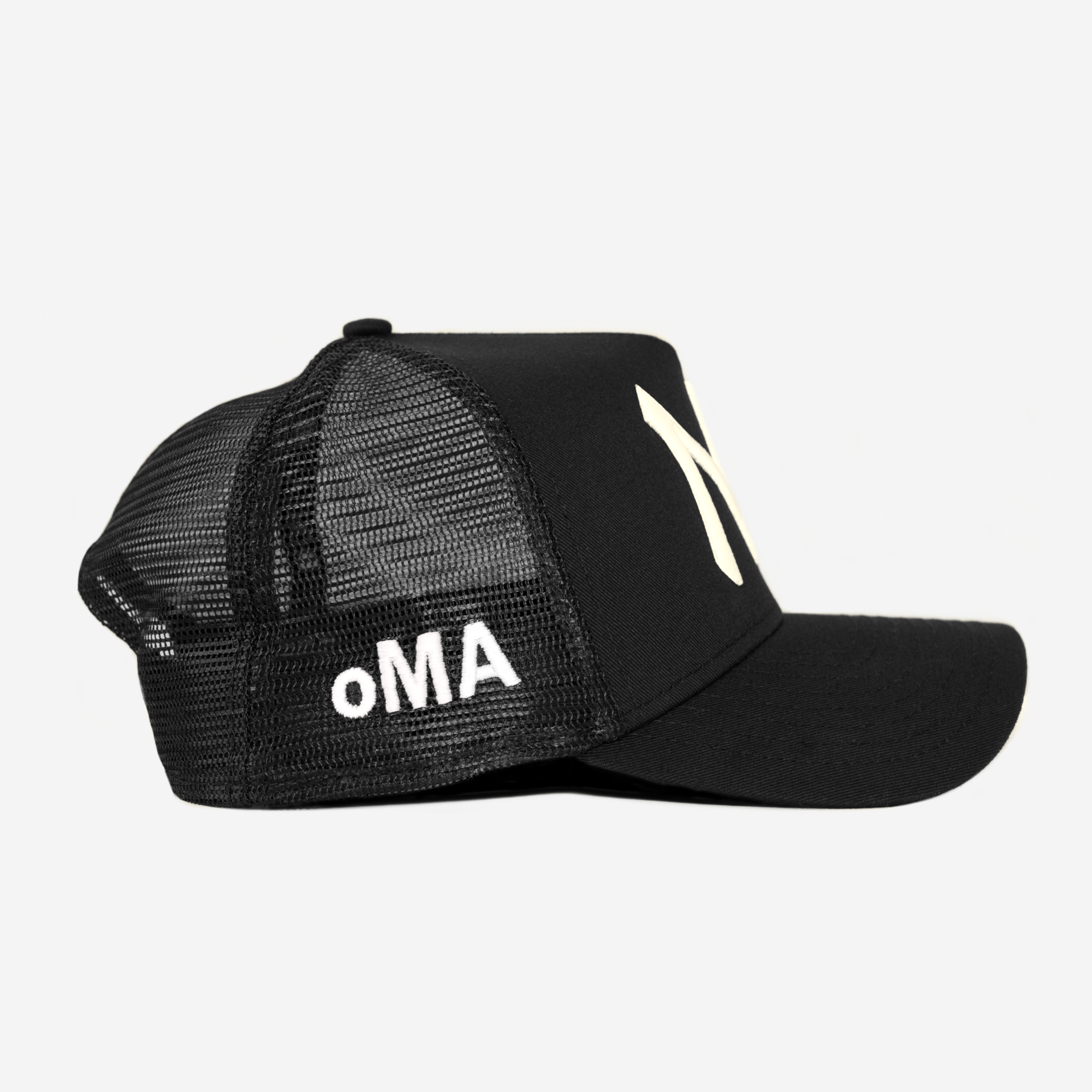 NY NEW ERA TRUCKER HAT (BLK/CRM)