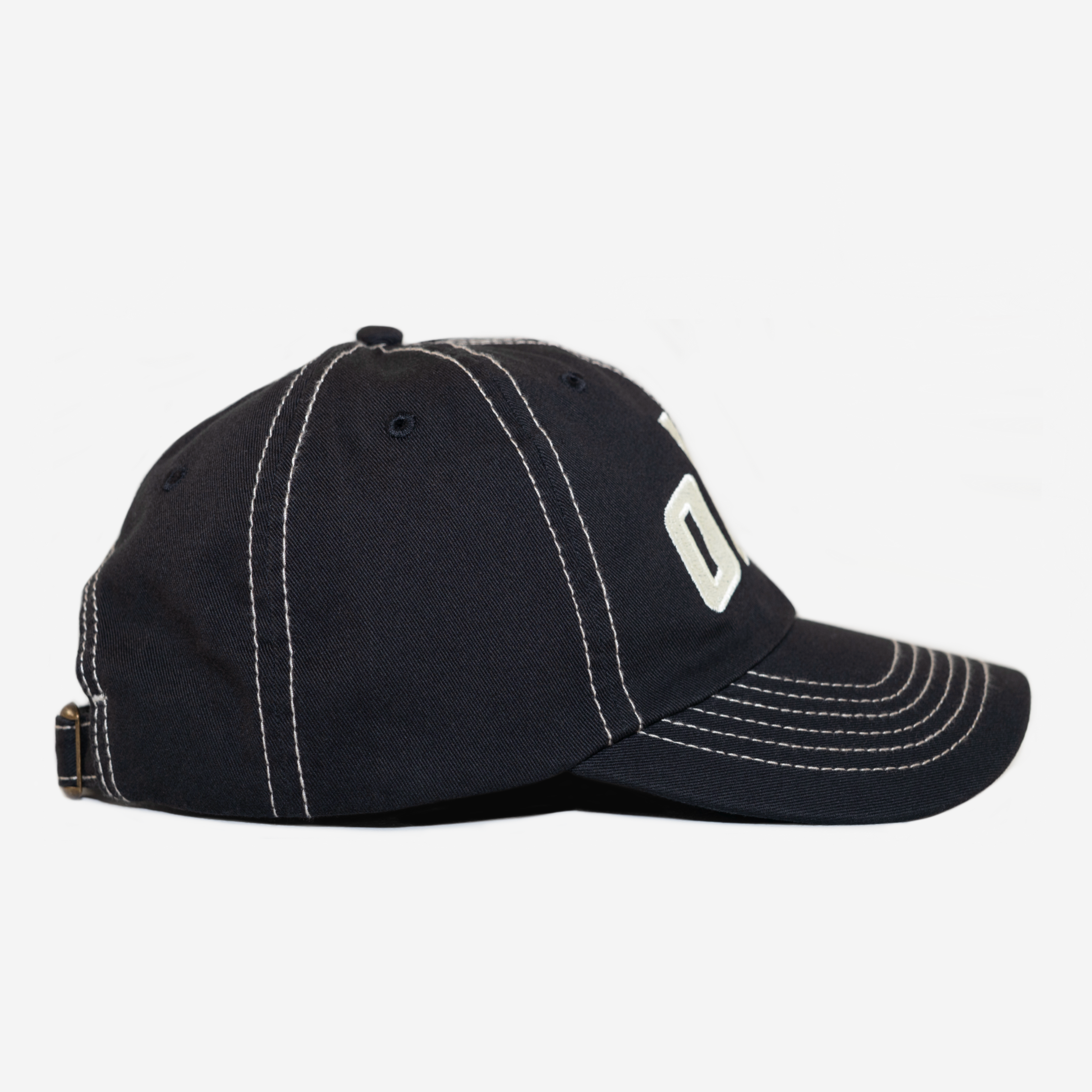 ARCH CONTRAST STITCH HAT (BLK/CRM)