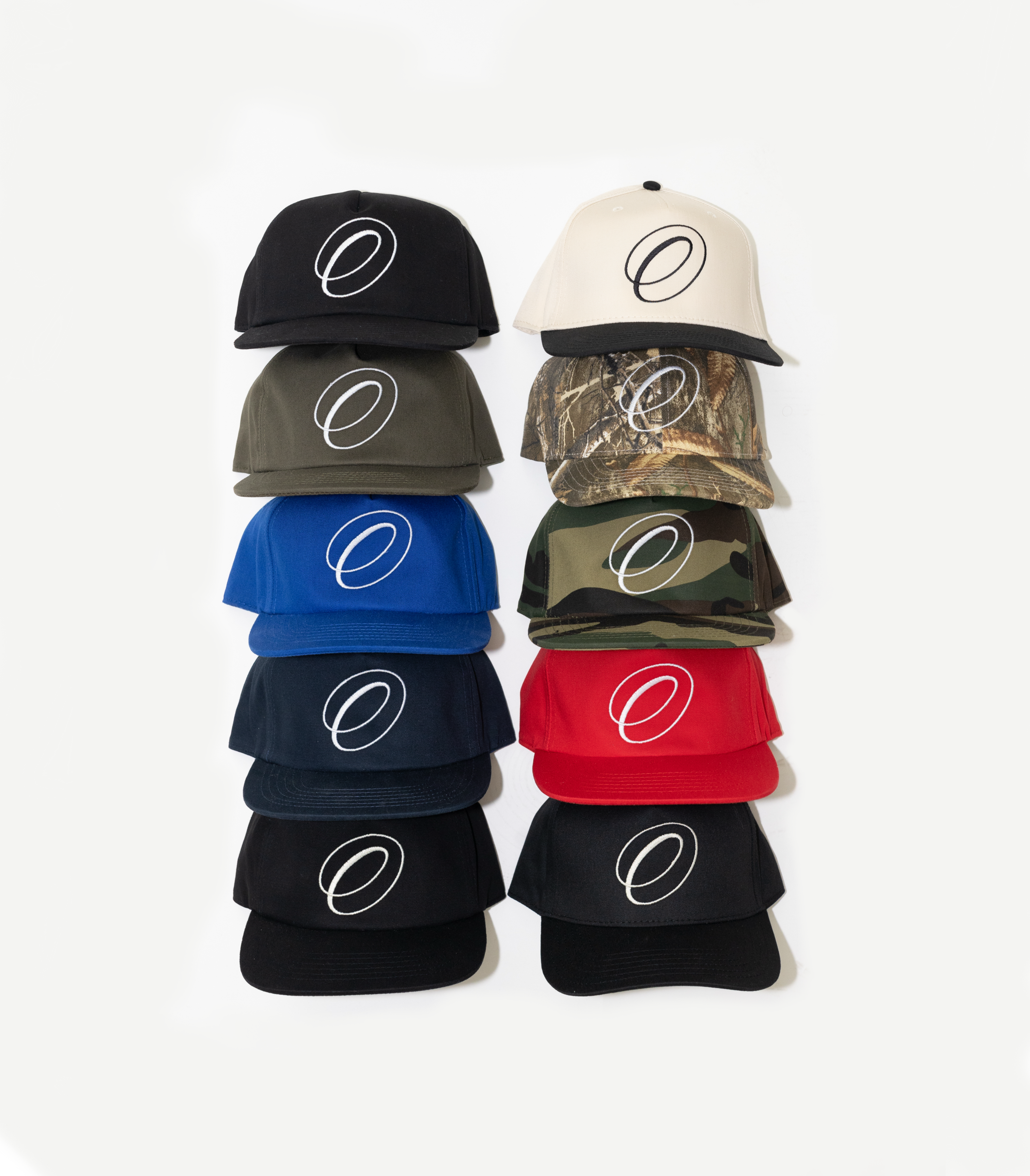 O SCRIPT CURVED BRIM HAT (CRM/BLK)
