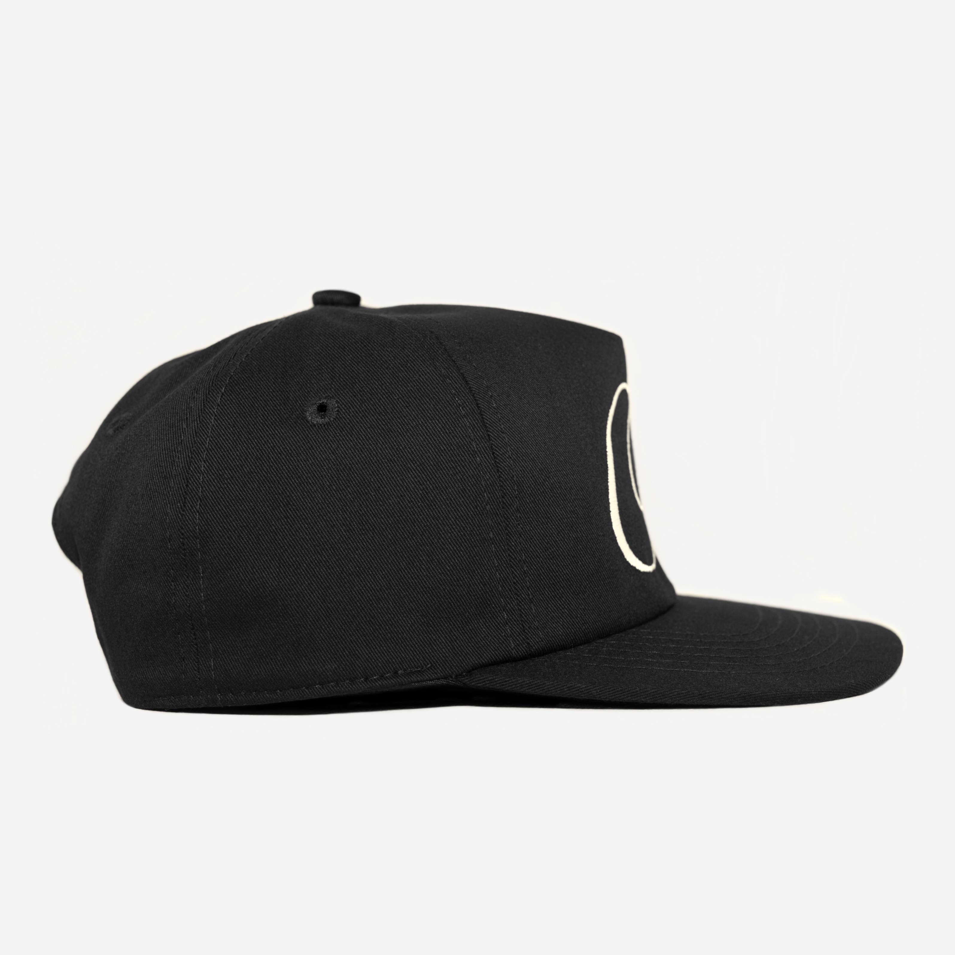 CHICAGO SCRIPT HAT (BLK/CRM)
