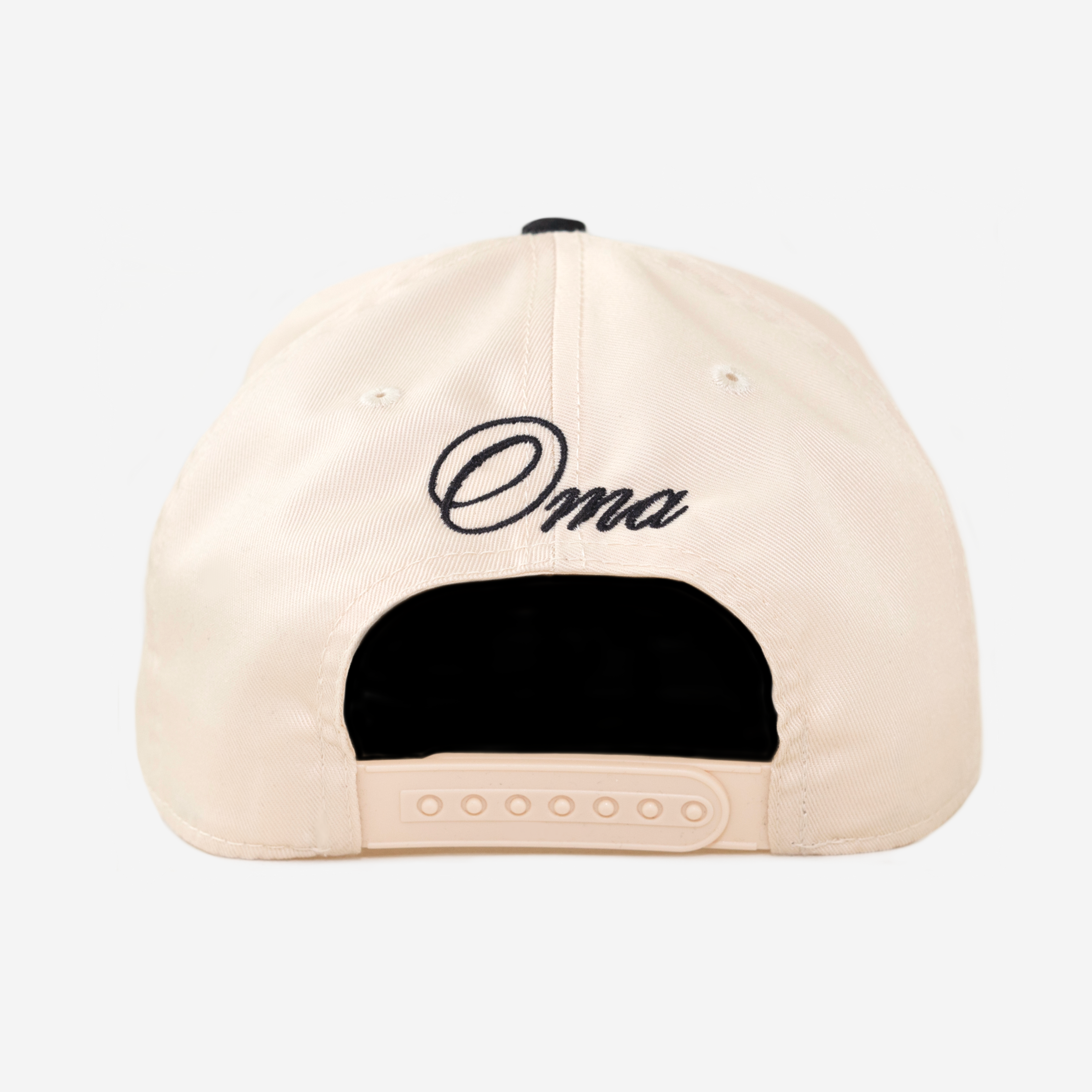 O SCRIPT CURVED BRIM HAT (CRM/BLK)
