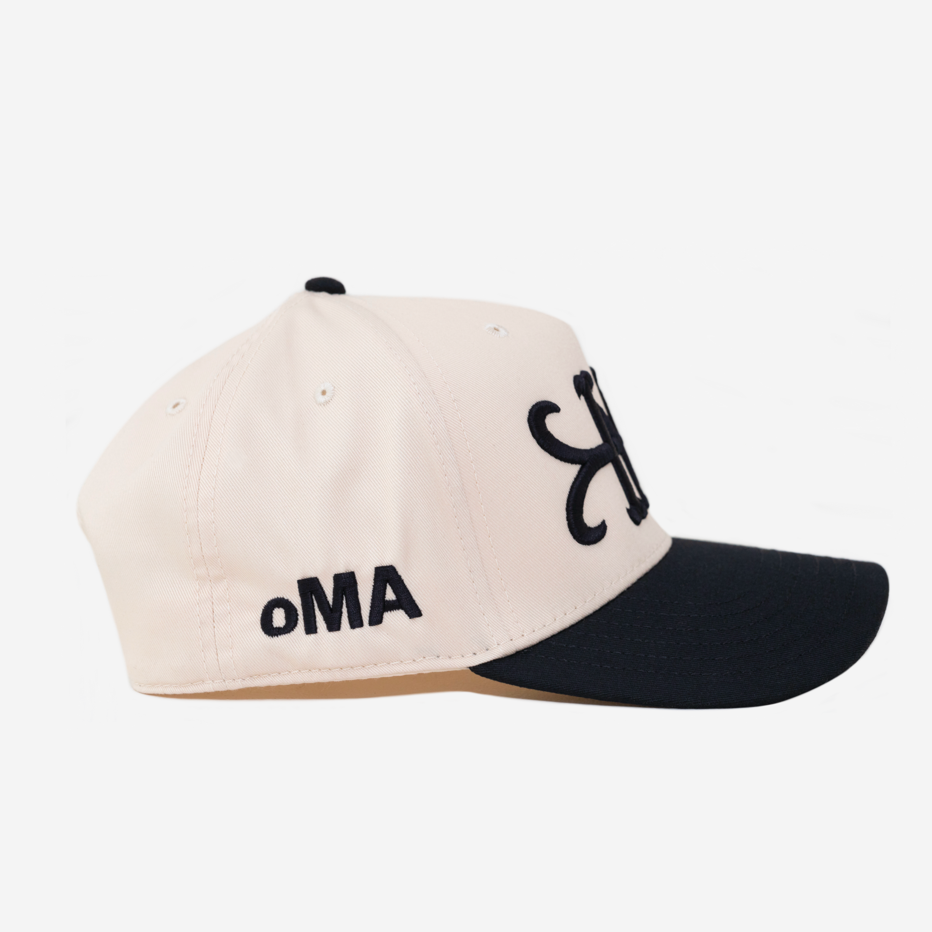 NY QUEENS HAT CURVED BRIM (CREAM/BLACK)