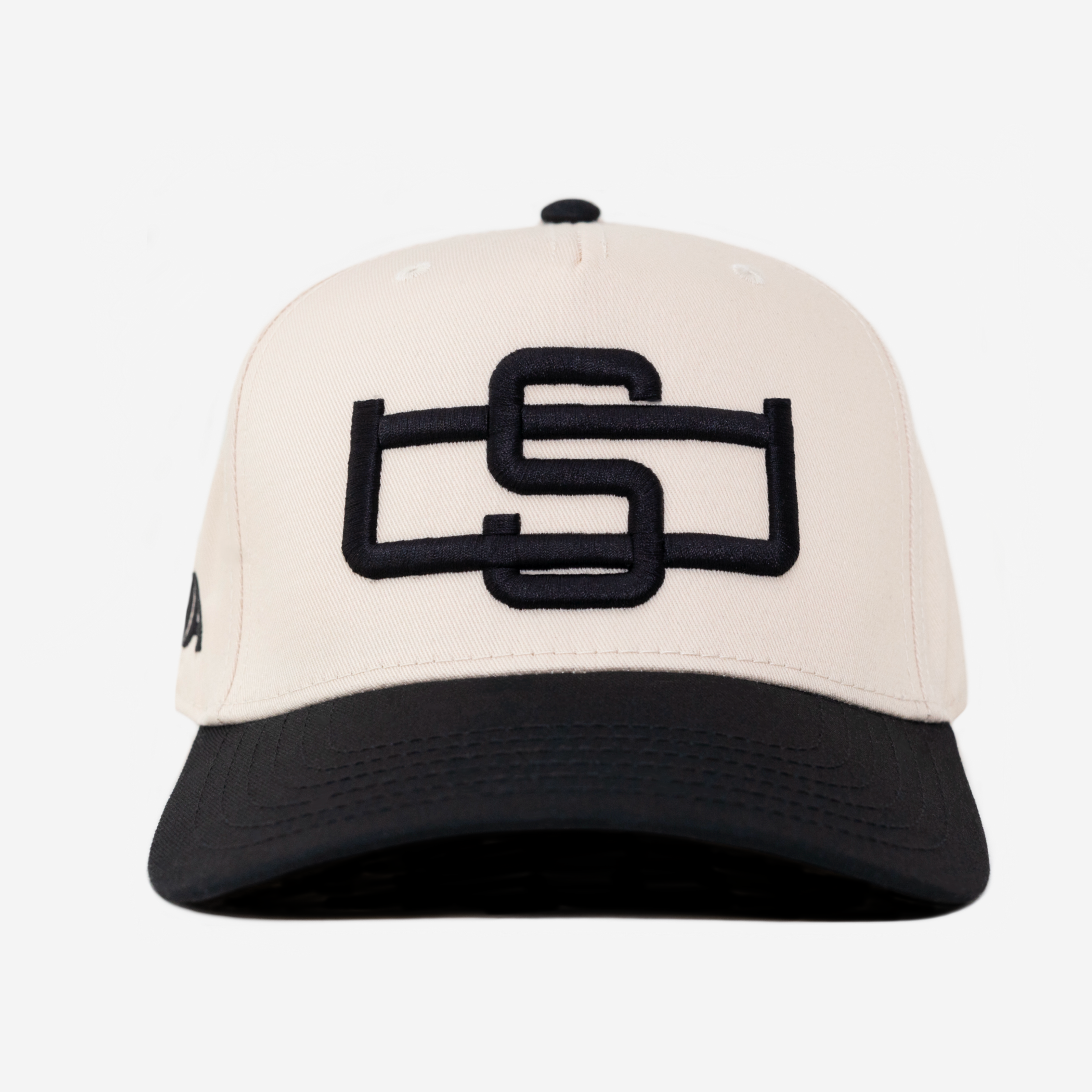 SD HAT CURVED BRIM (CREAM/BLACK)