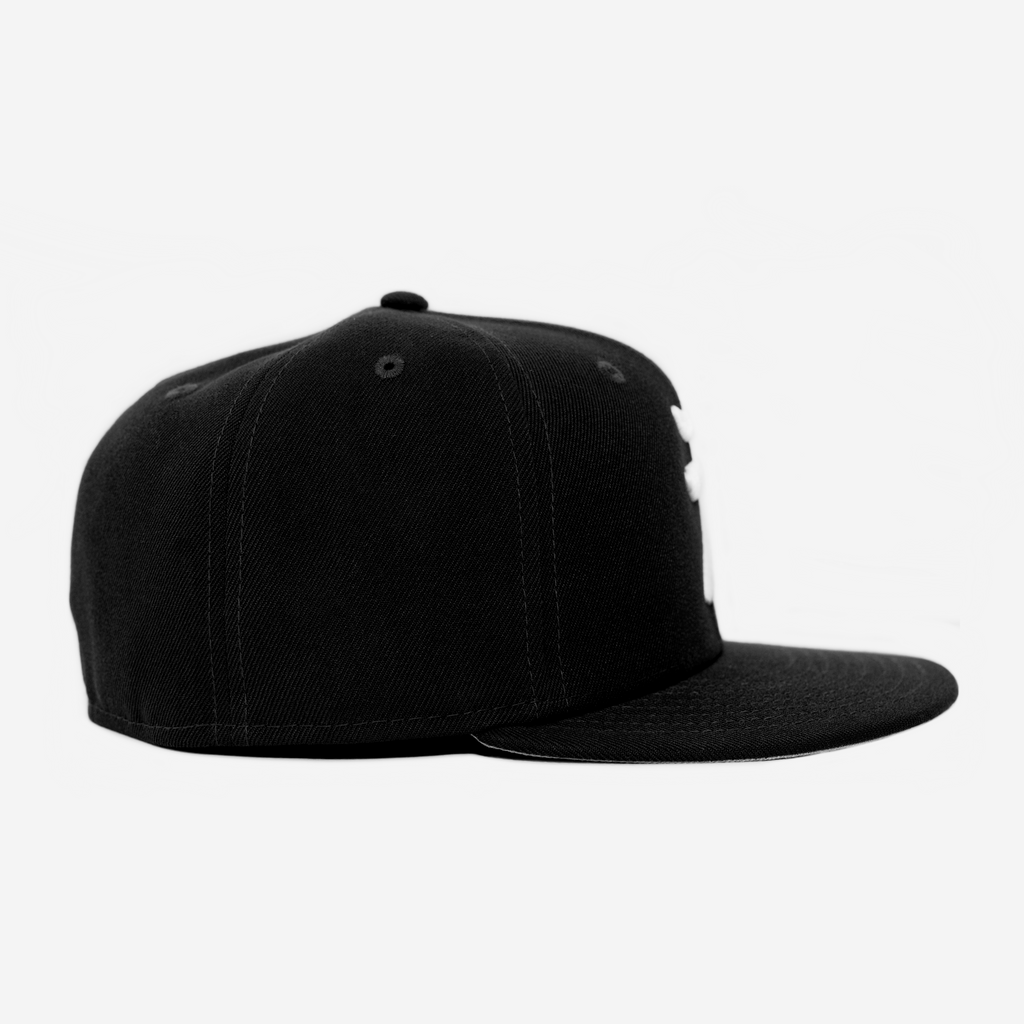LA KATAKANA FITTED HAT (BLACK)