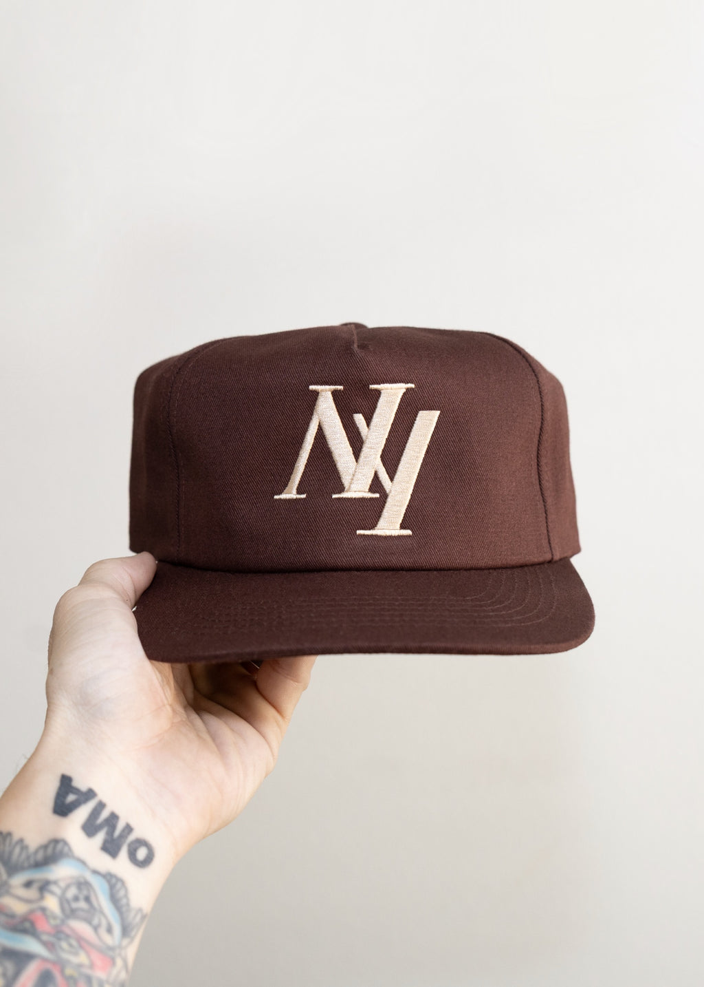 BooTLEG NEW YoRK HAT (BRoWN)