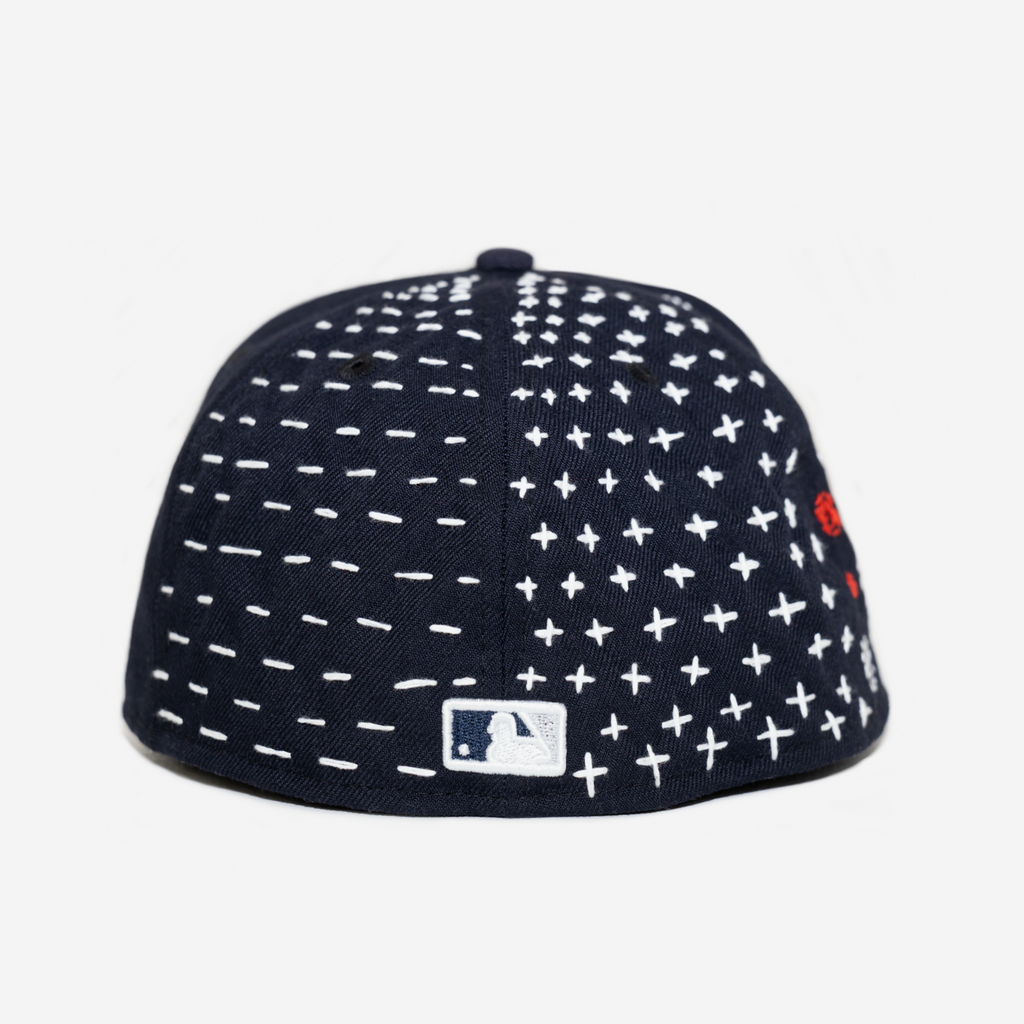 NEW YoRK YANKEES SASHIKo EMBRoIDERED FITTED HAT (NAVY)