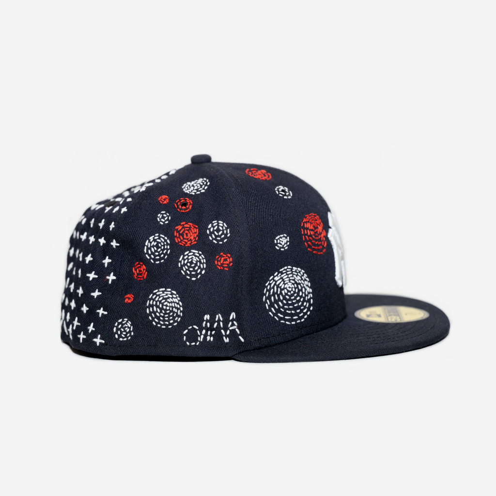 NEW YoRK YANKEES SASHIKo EMBRoIDERED FITTED HAT (NAVY)