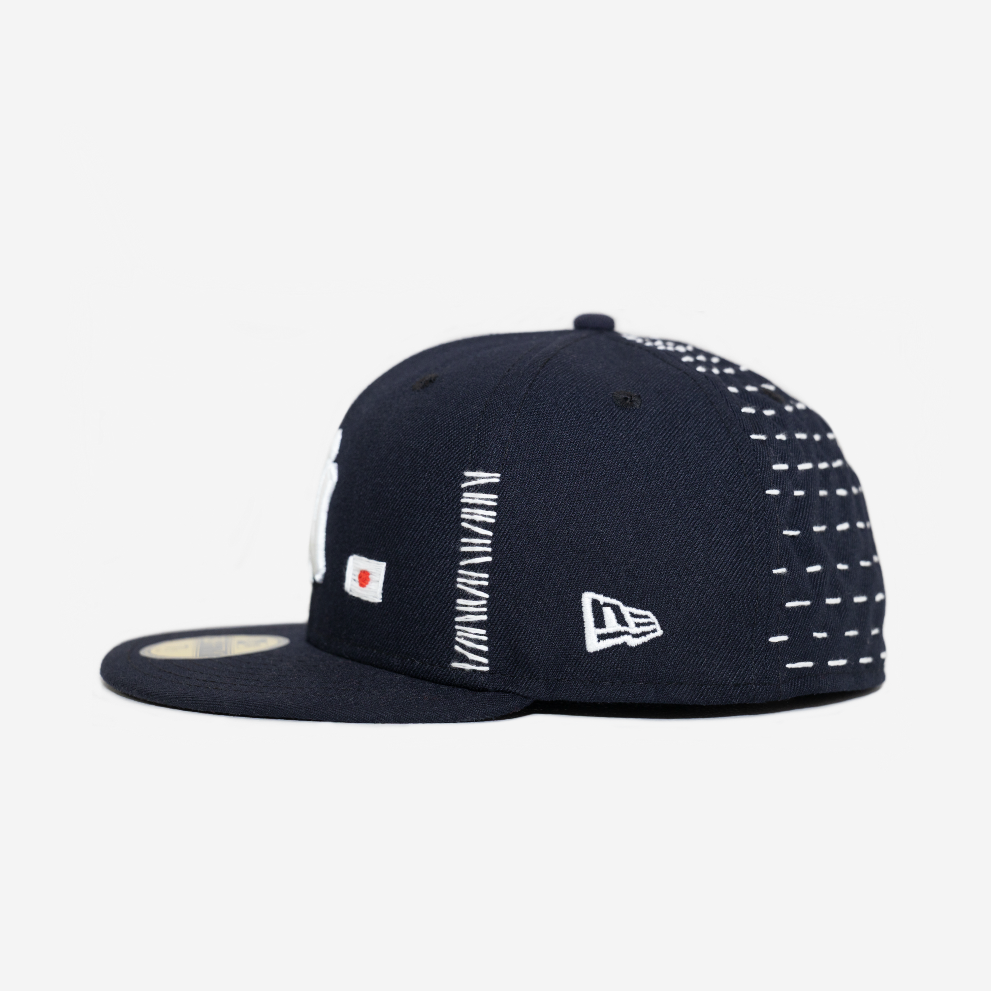 NEW YoRK YANKEES SASHIKo EMBRoIDERED FITTED HAT (NAVY)