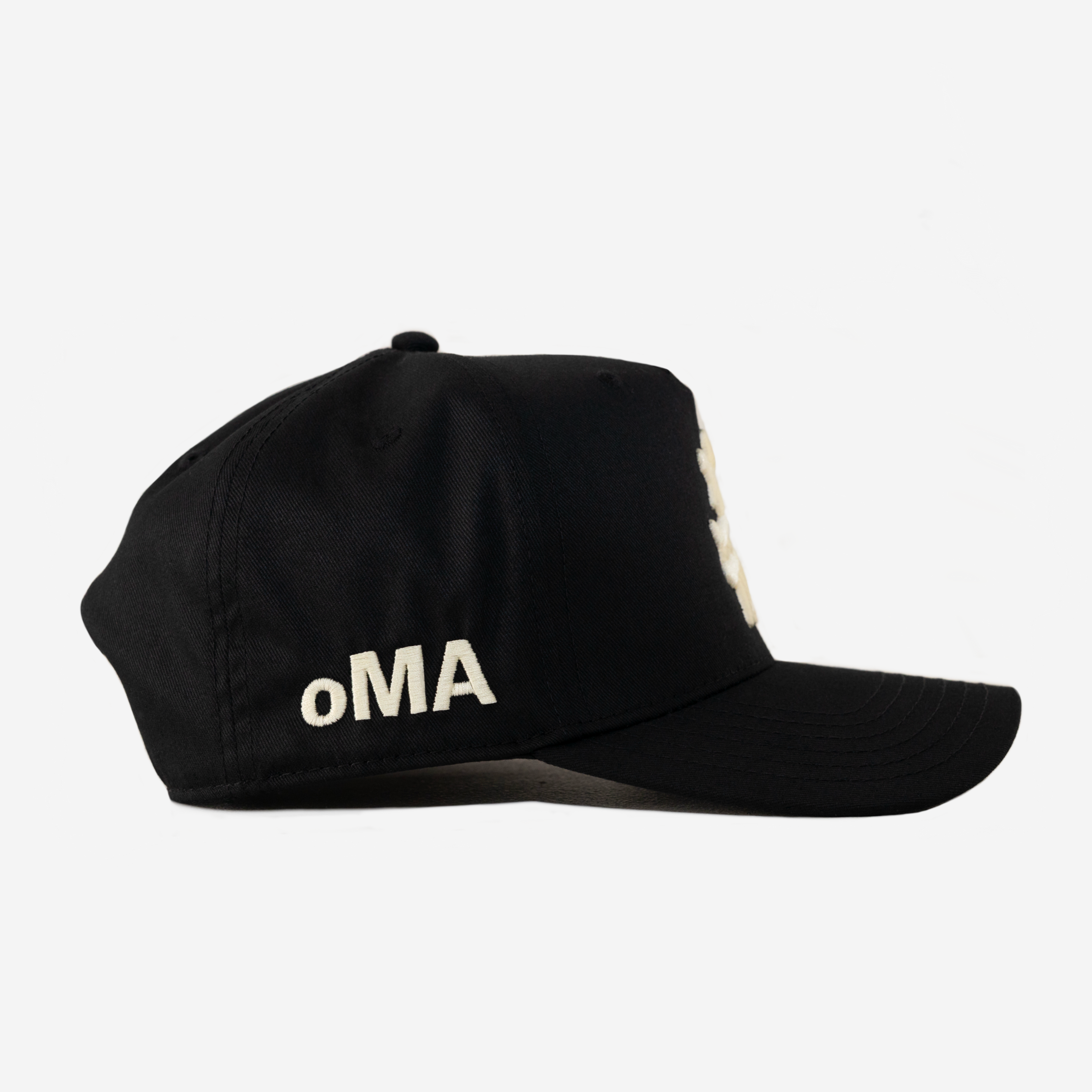 DOUBLE C CURVED BRIM HAT (BLK/CRM) – oMA Studios