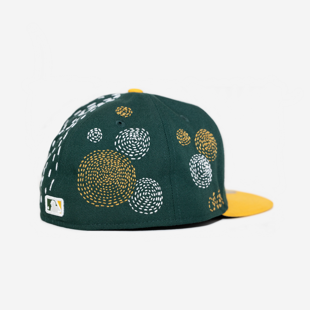 oAKLAND A'S SASHIKo EMBRoIDERED FITTED HAT (GREEN/GoLD)