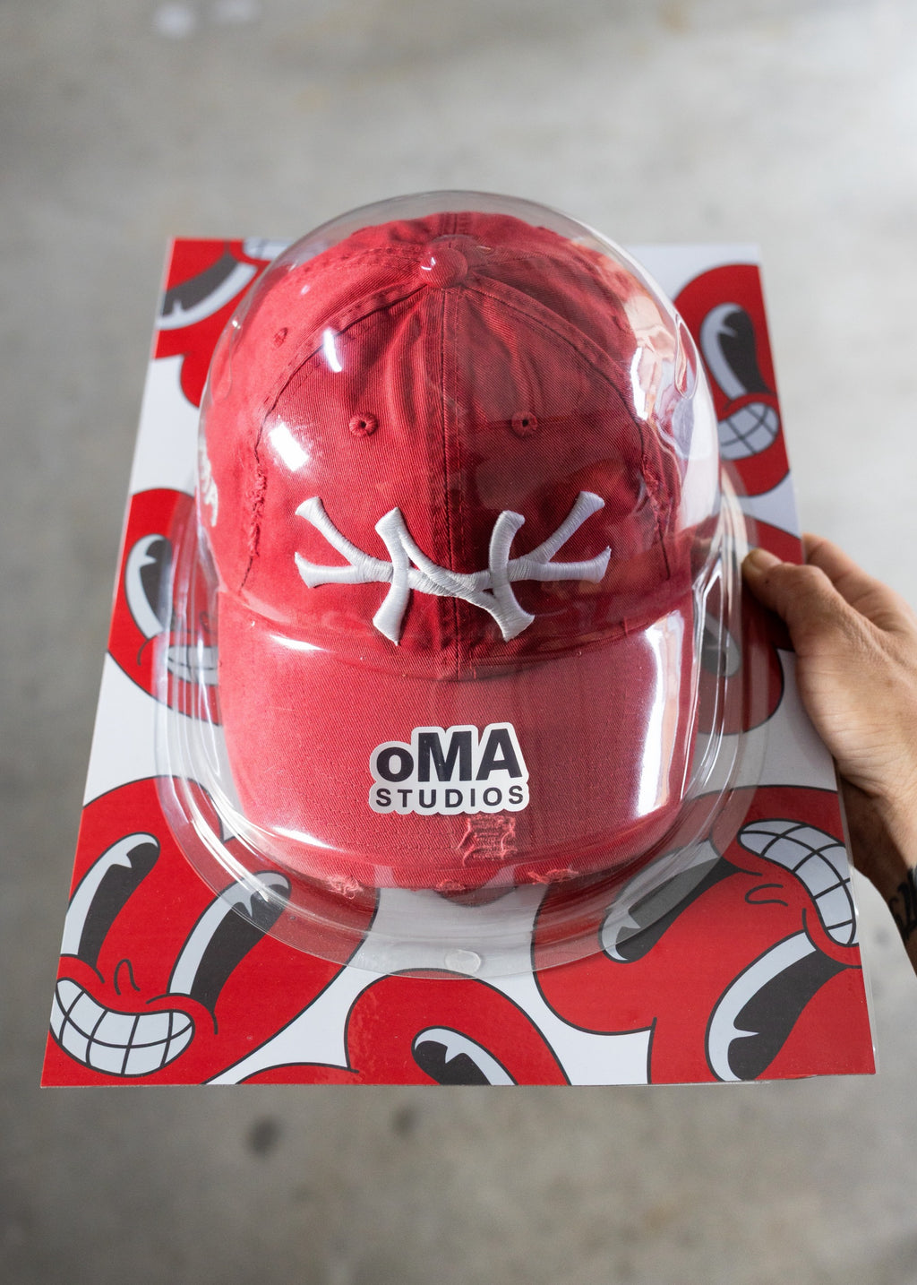 oMA VALENTINE ART / HAT CASE (RED)