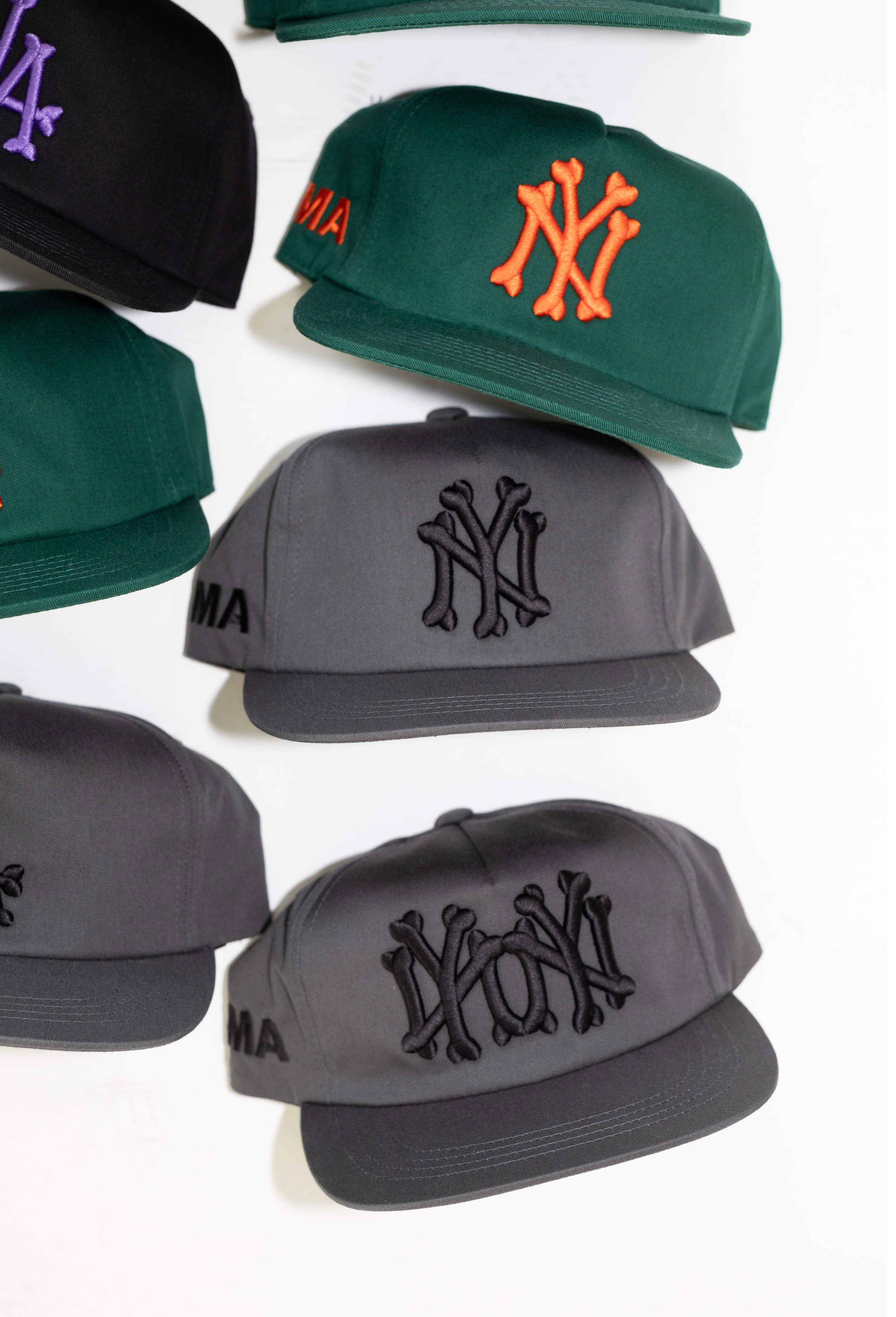 NY BONES HAT (SMOKE)
