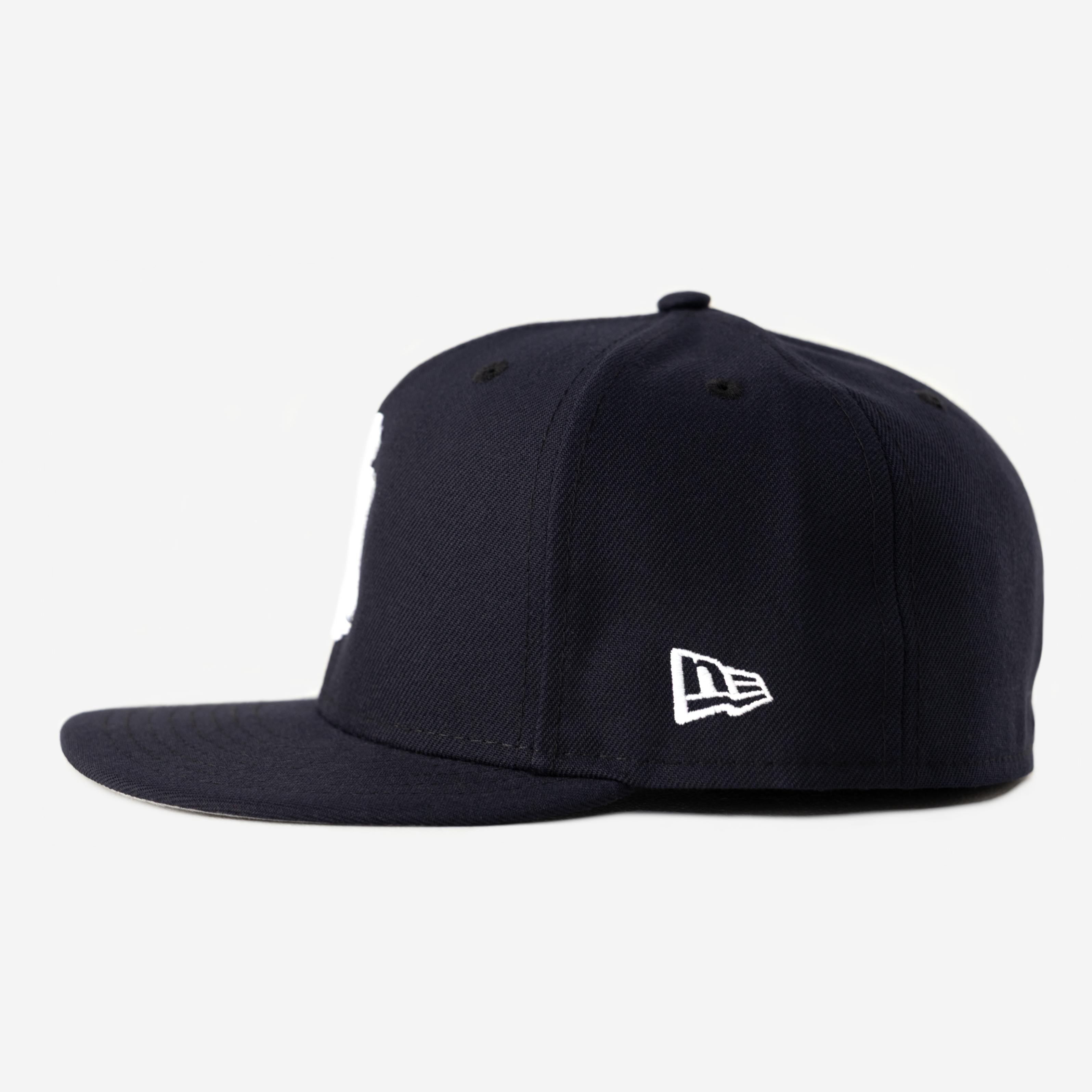 NY BONES FITTED HAT (NAVY)