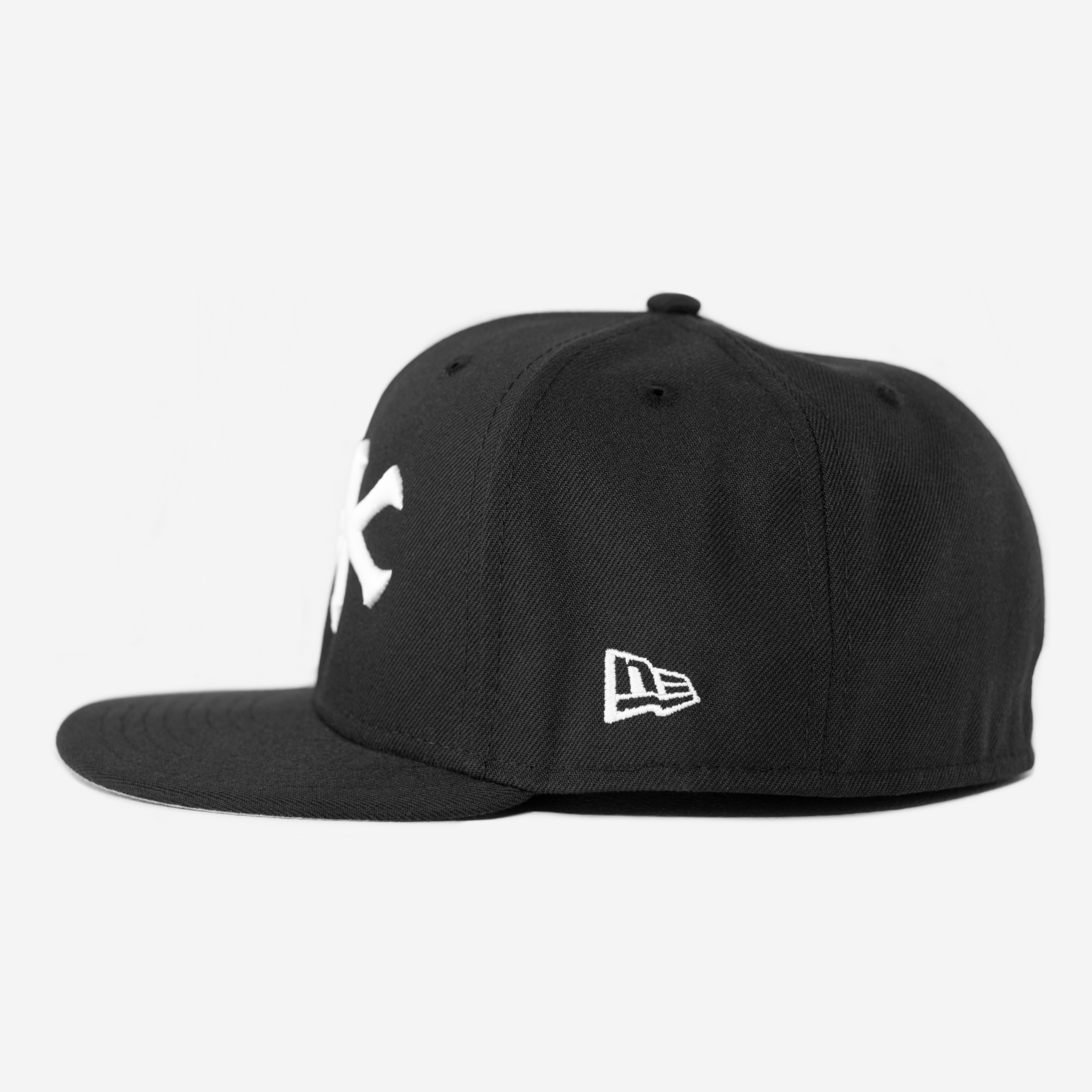 NY FITTED HAT (BLACK)