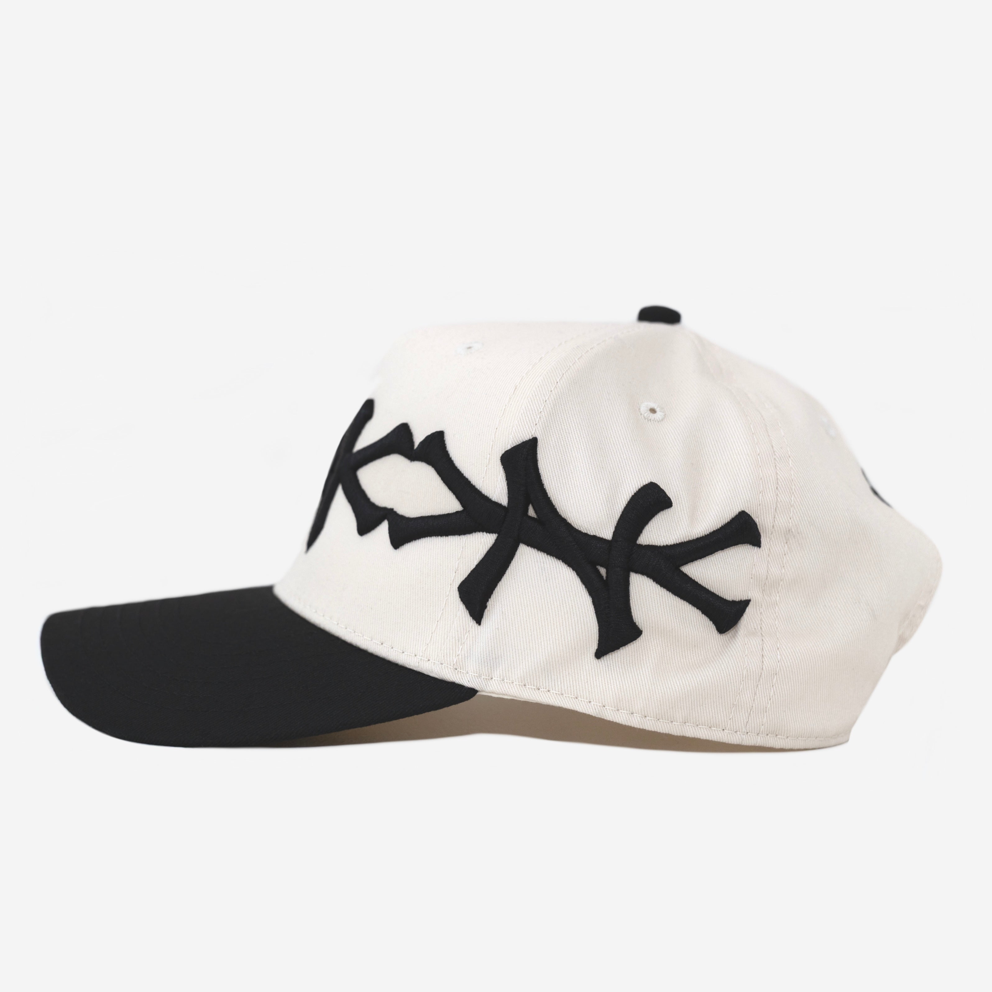 NY CROWN CURVED BRIM HAT (CREAM/BLACK)