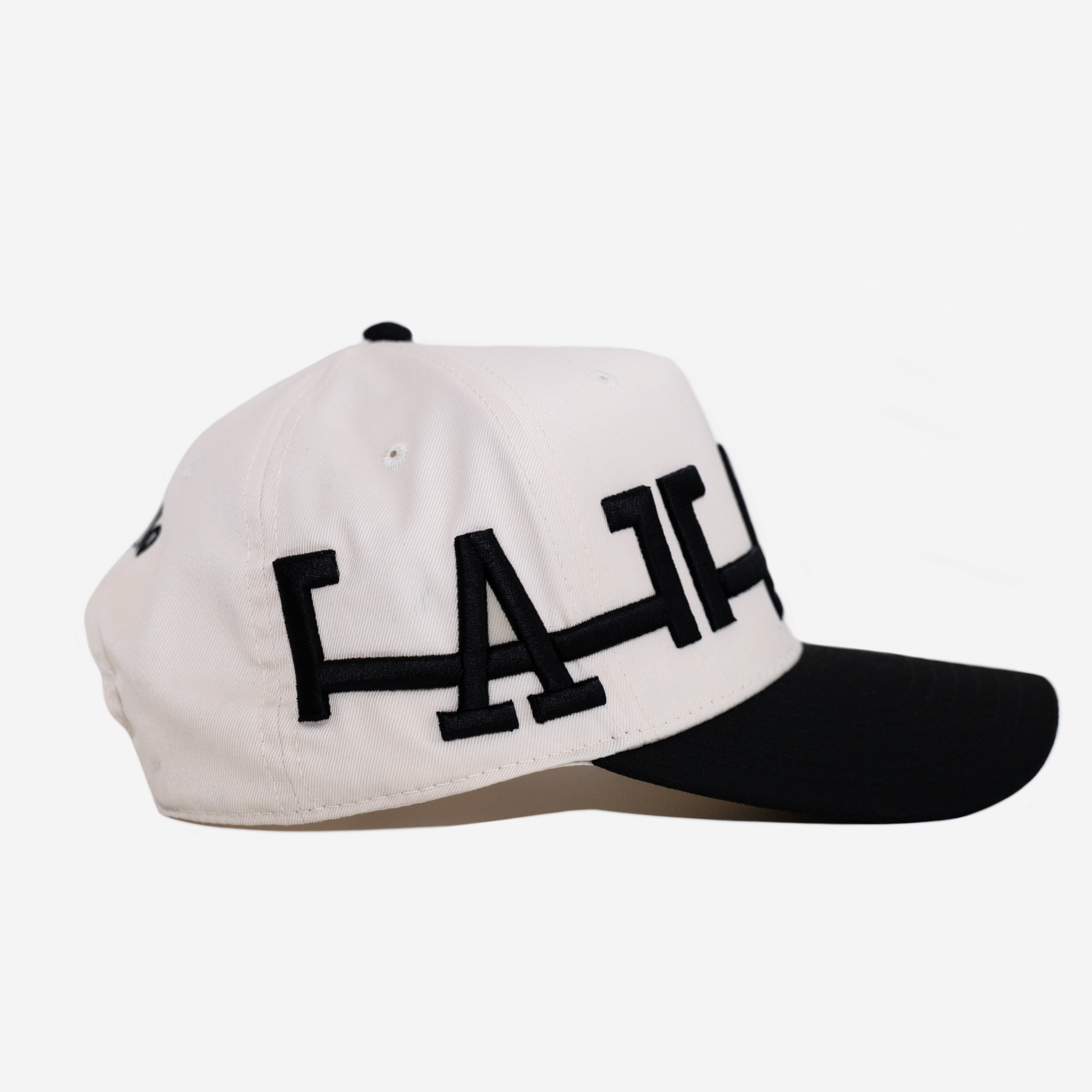 LA CROWN CURVED BRIM HAT (CREAM/BLACK)