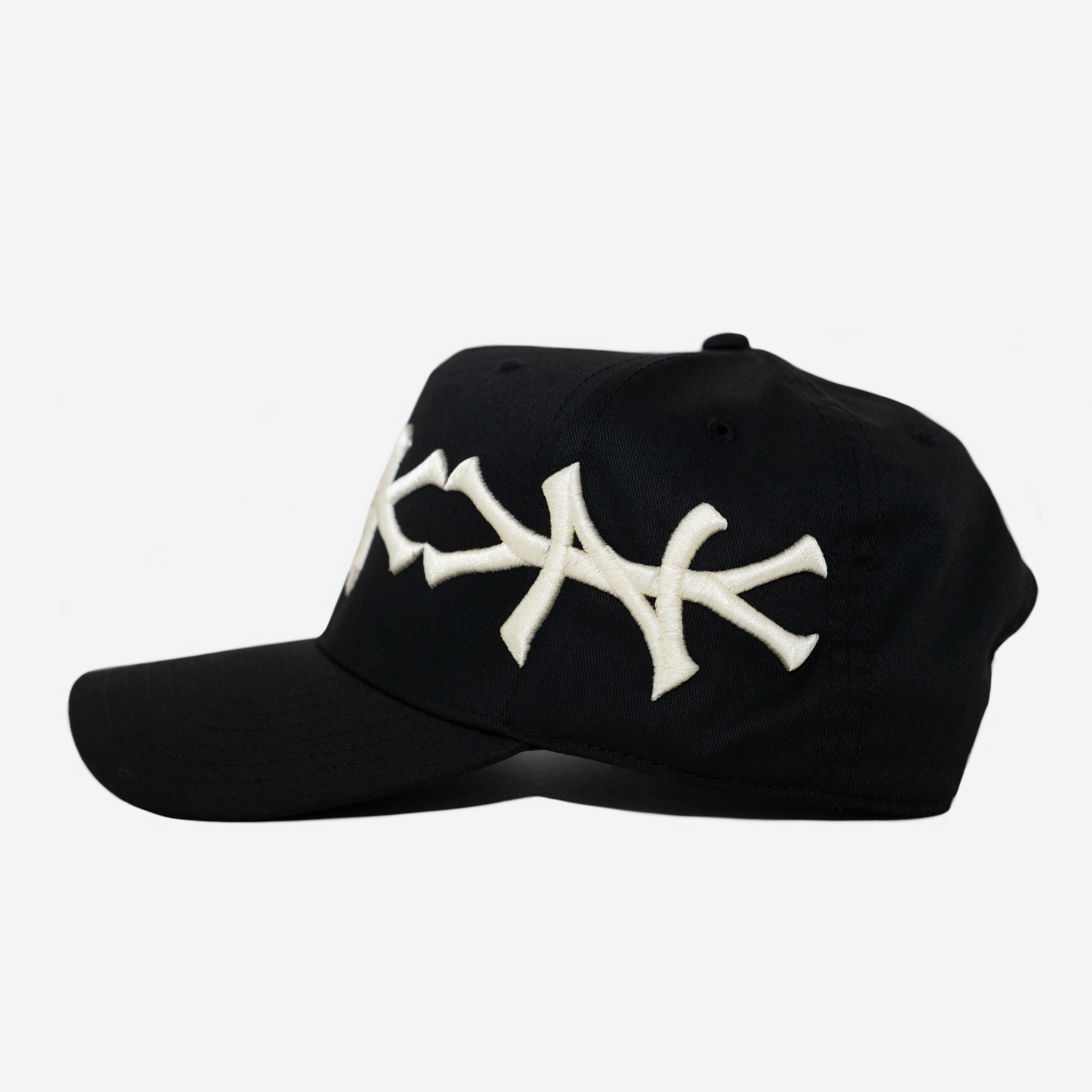 NY CROWN CURVED BRIM HAT (BLACK/CREAM)