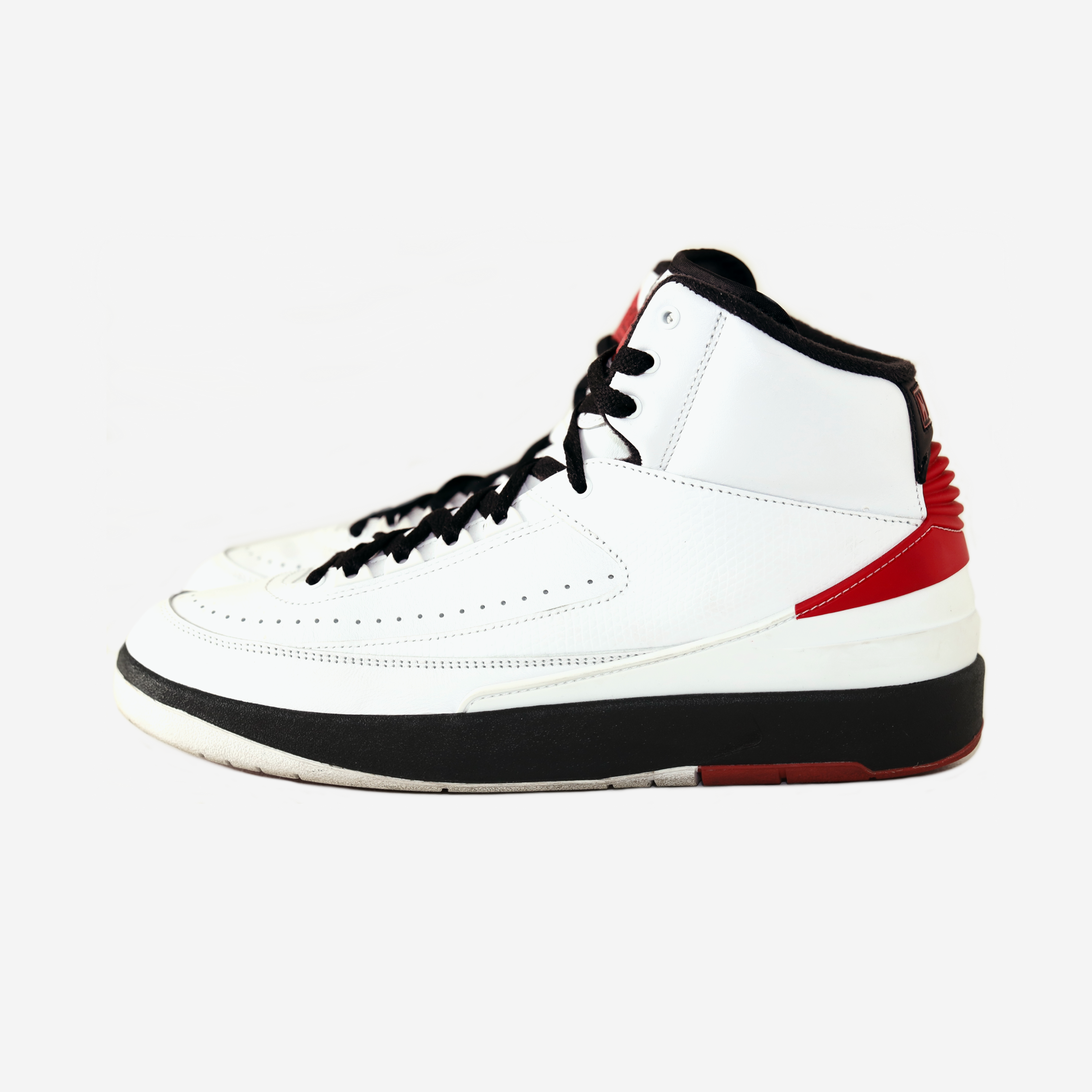 NIKE AIR JORDAN 2 (WHITE/BLACK)