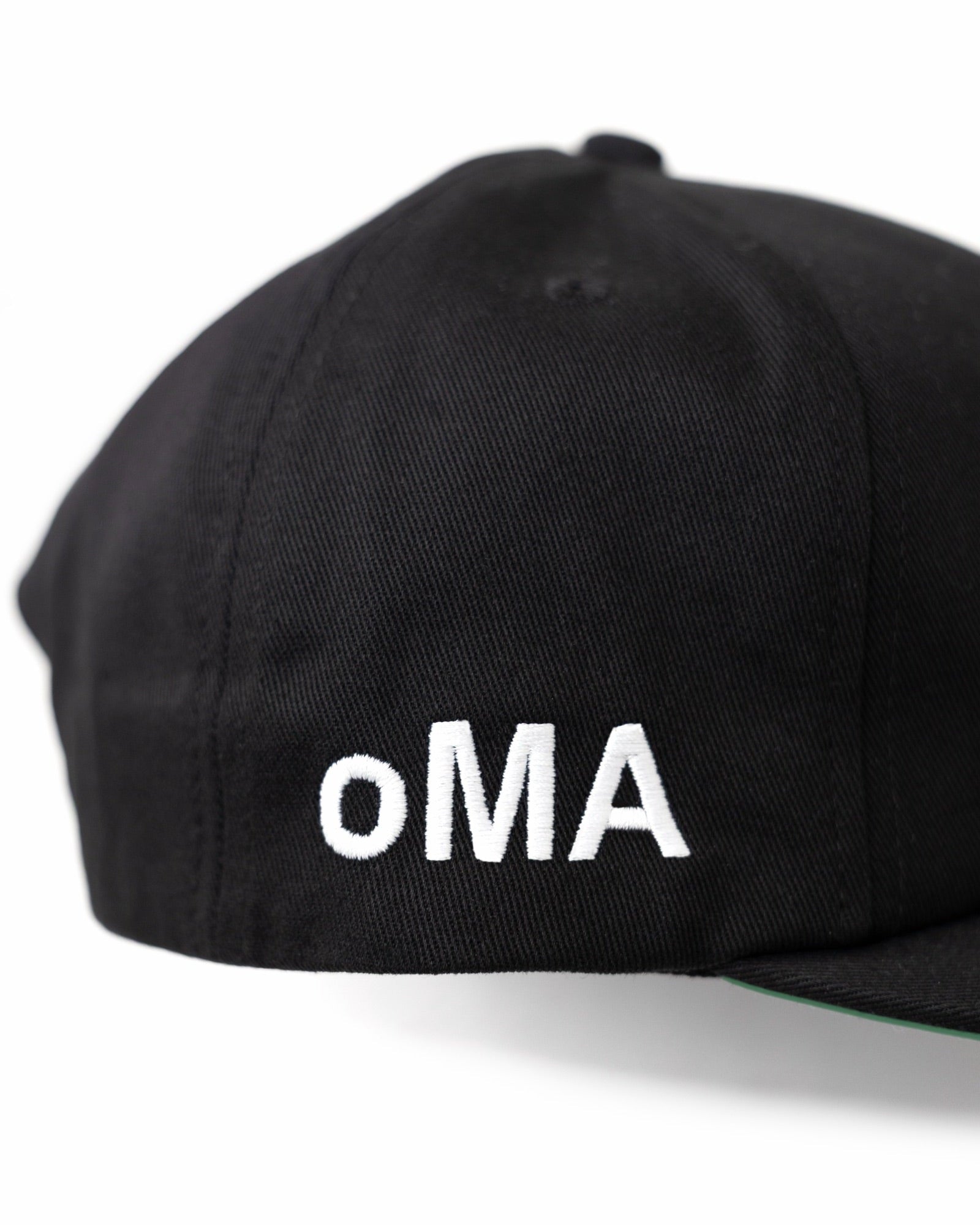 Helvetica FoNT HAT (BLACK)