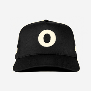 "o" CURVED BRIM HAT (CREAM)