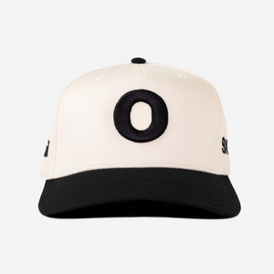 "o" CURVED BRIM HAT (CRM/BLK)