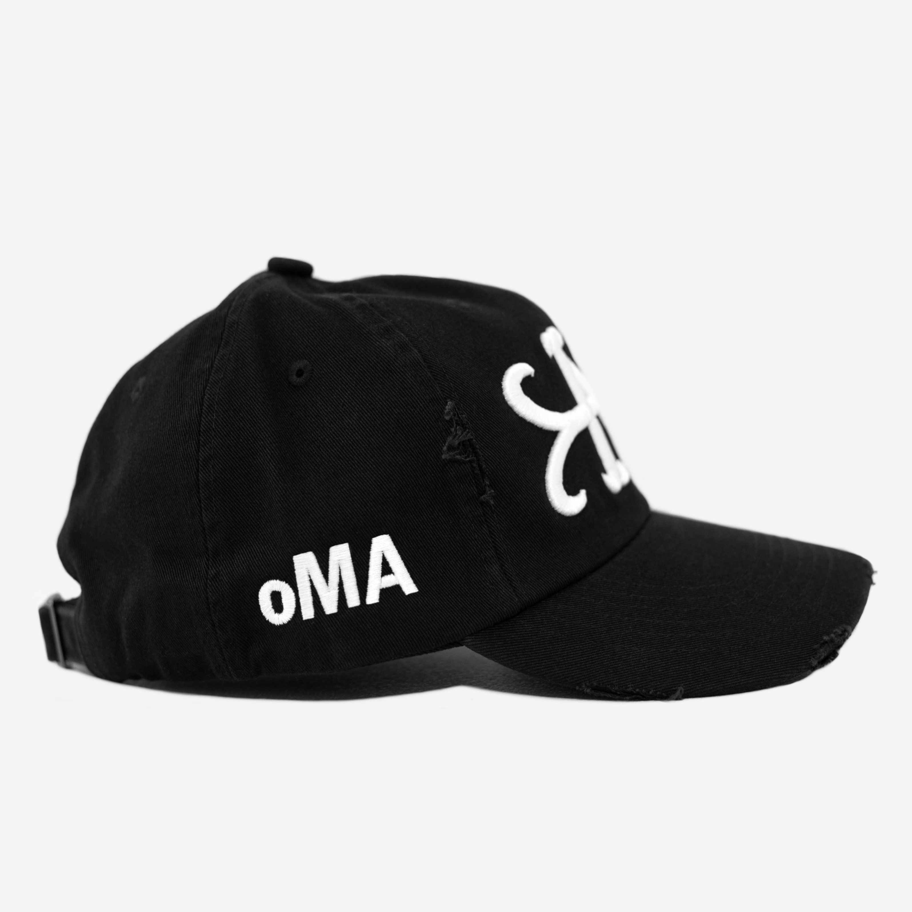 QUEENS DISTRESSED HAT (BLACK/WHITE)