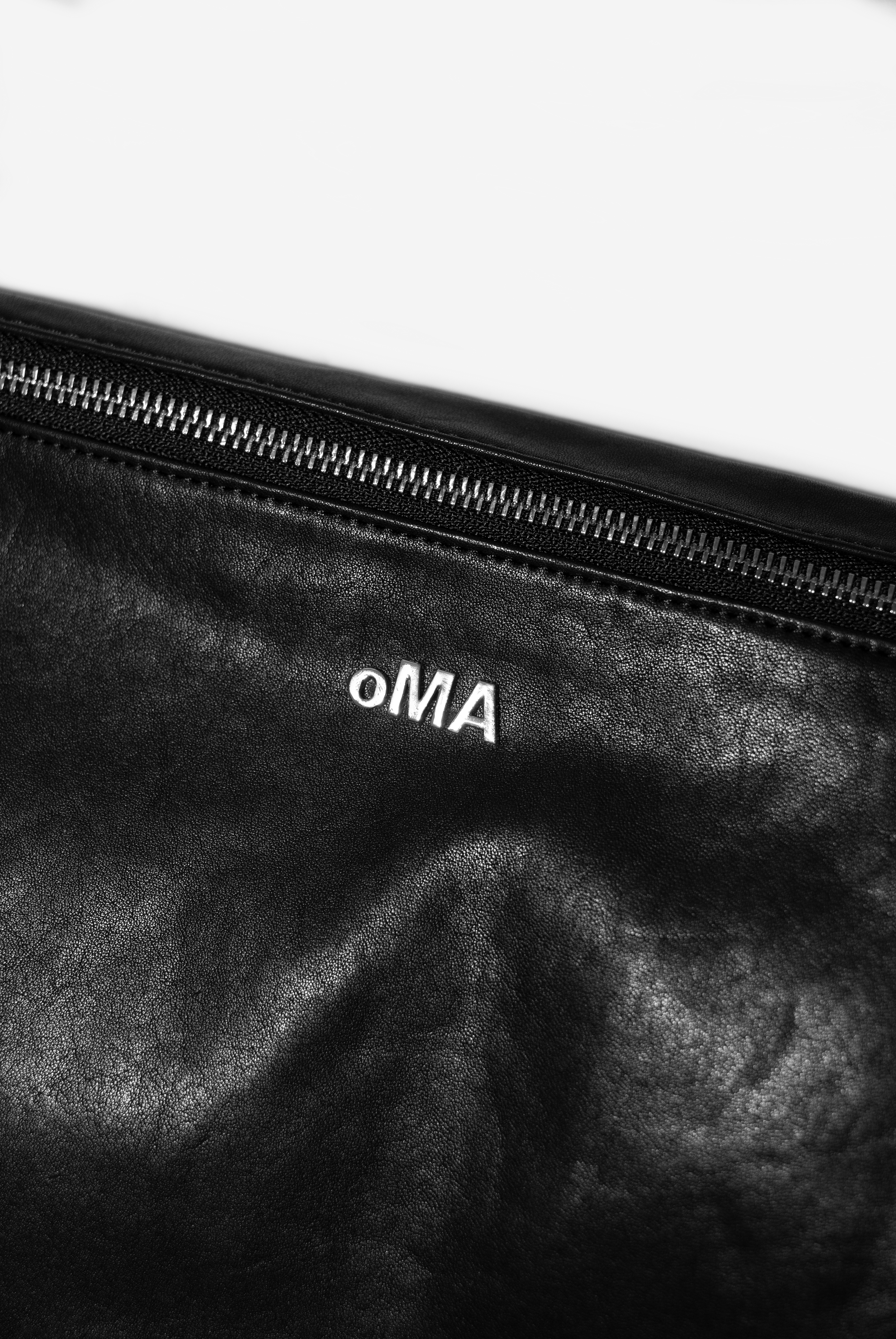 LEATHER ZIP BAG