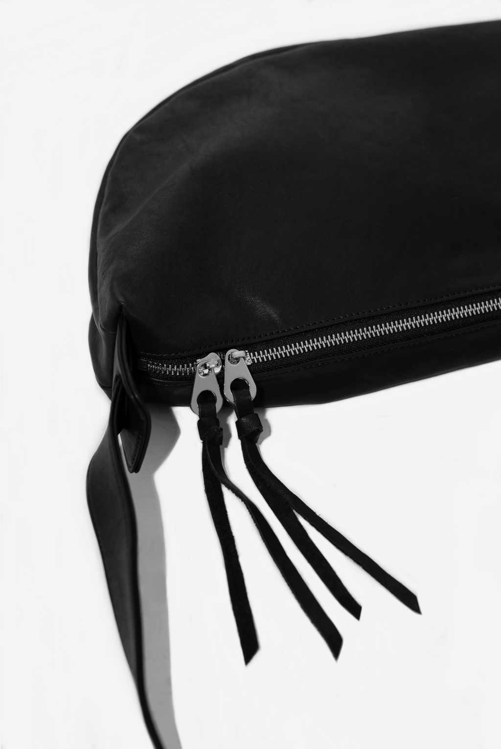 LEATHER ZIP BAG