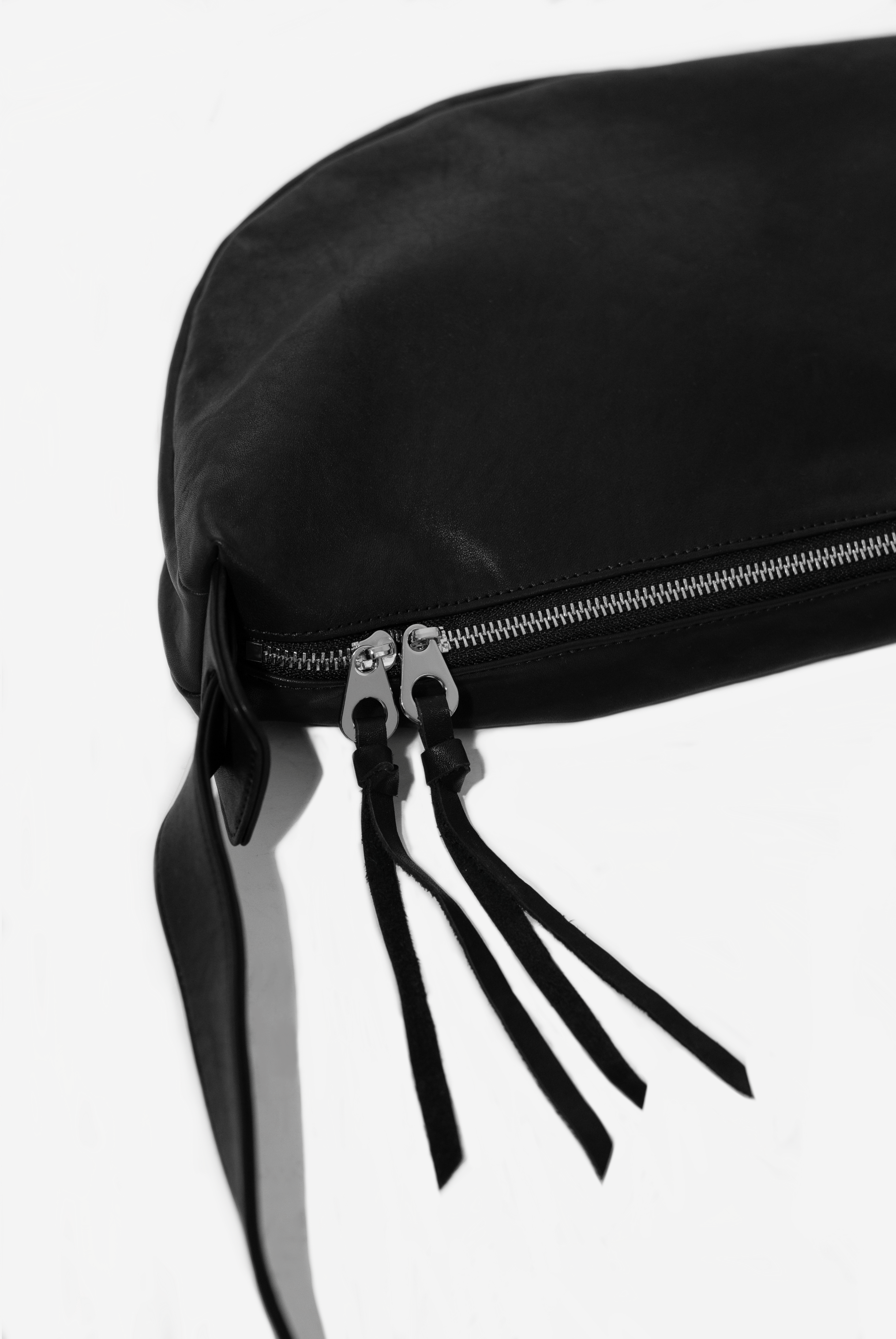 LEATHER ZIP BAG