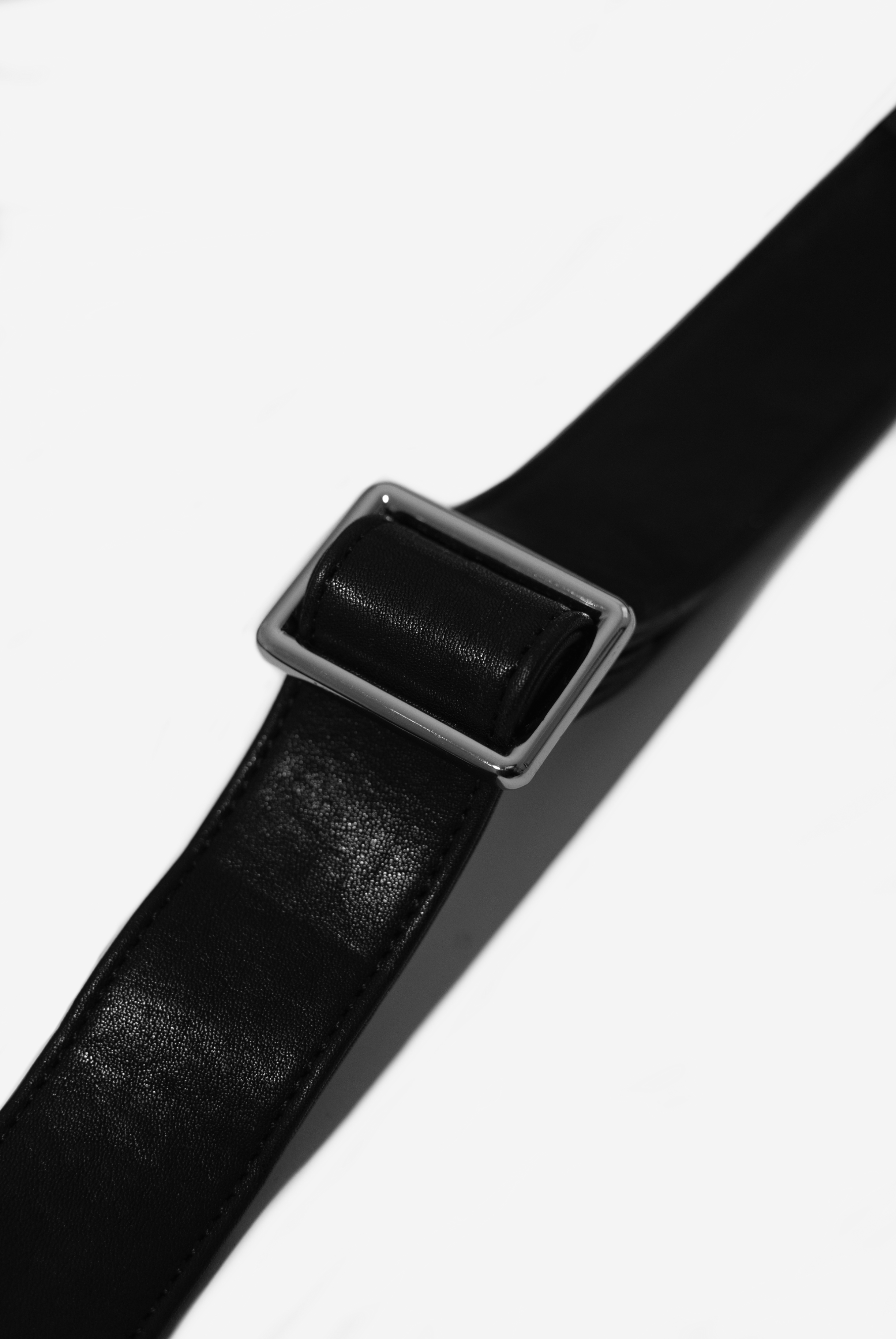 LEATHER ZIP BAG