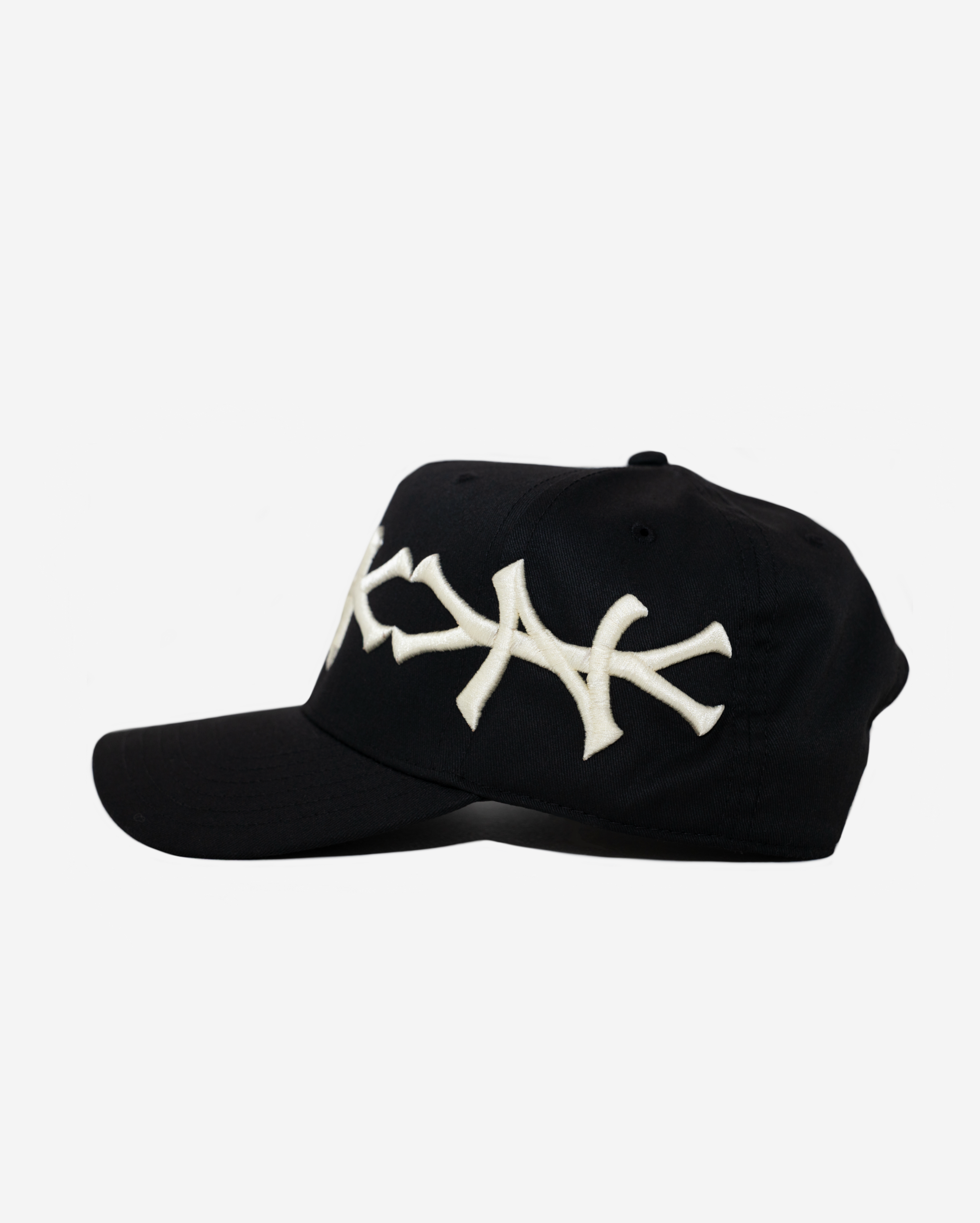 NEW YoRK CRoWN CURVED BRIM HAT (BLACK/CREAM)