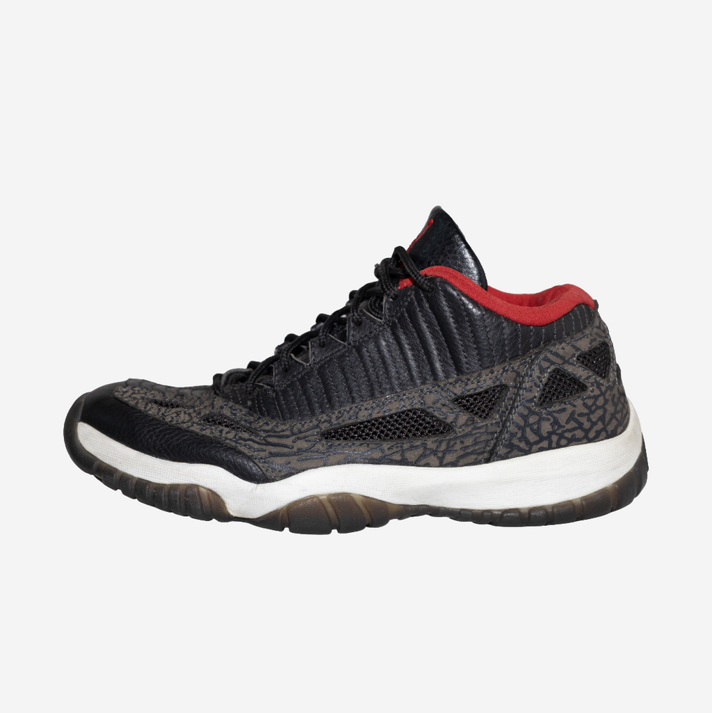 NIKE AIR JORDAN 11 IE LOW