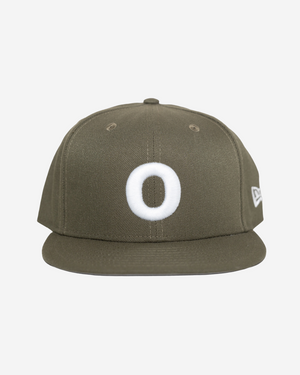 o FITTED HAT (SAMPLE)
